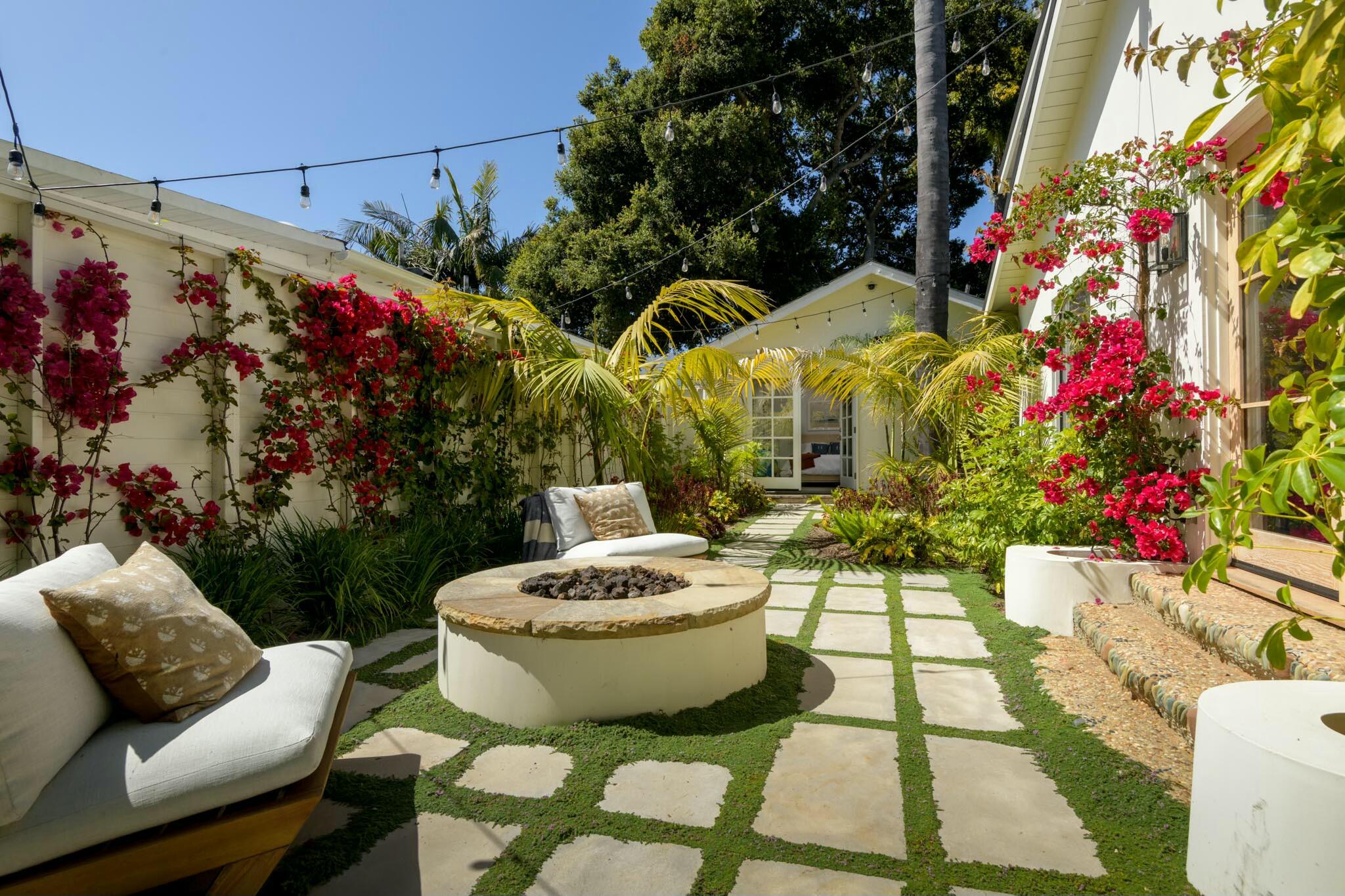 Montecito, California 93108, United States, 5 Bedrooms Bedrooms, ,5 BathroomsBathrooms,Residential,Active,19380