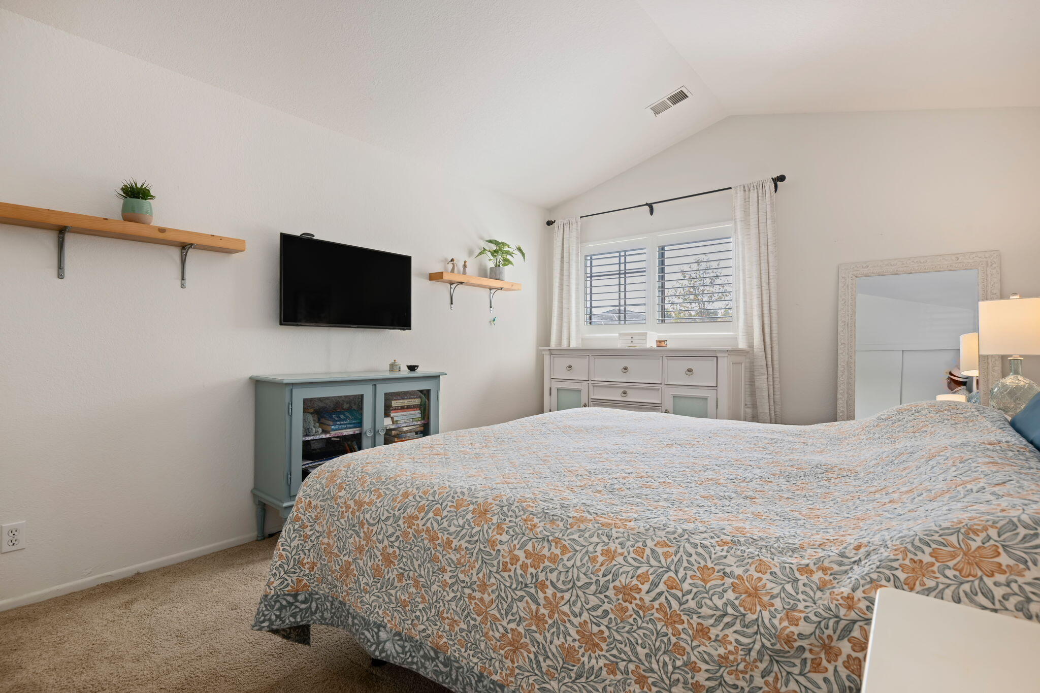 Santa Barbara, California 93111, United States, 3 Bedrooms Bedrooms, ,2 BathroomsBathrooms,Residential,Active,205593