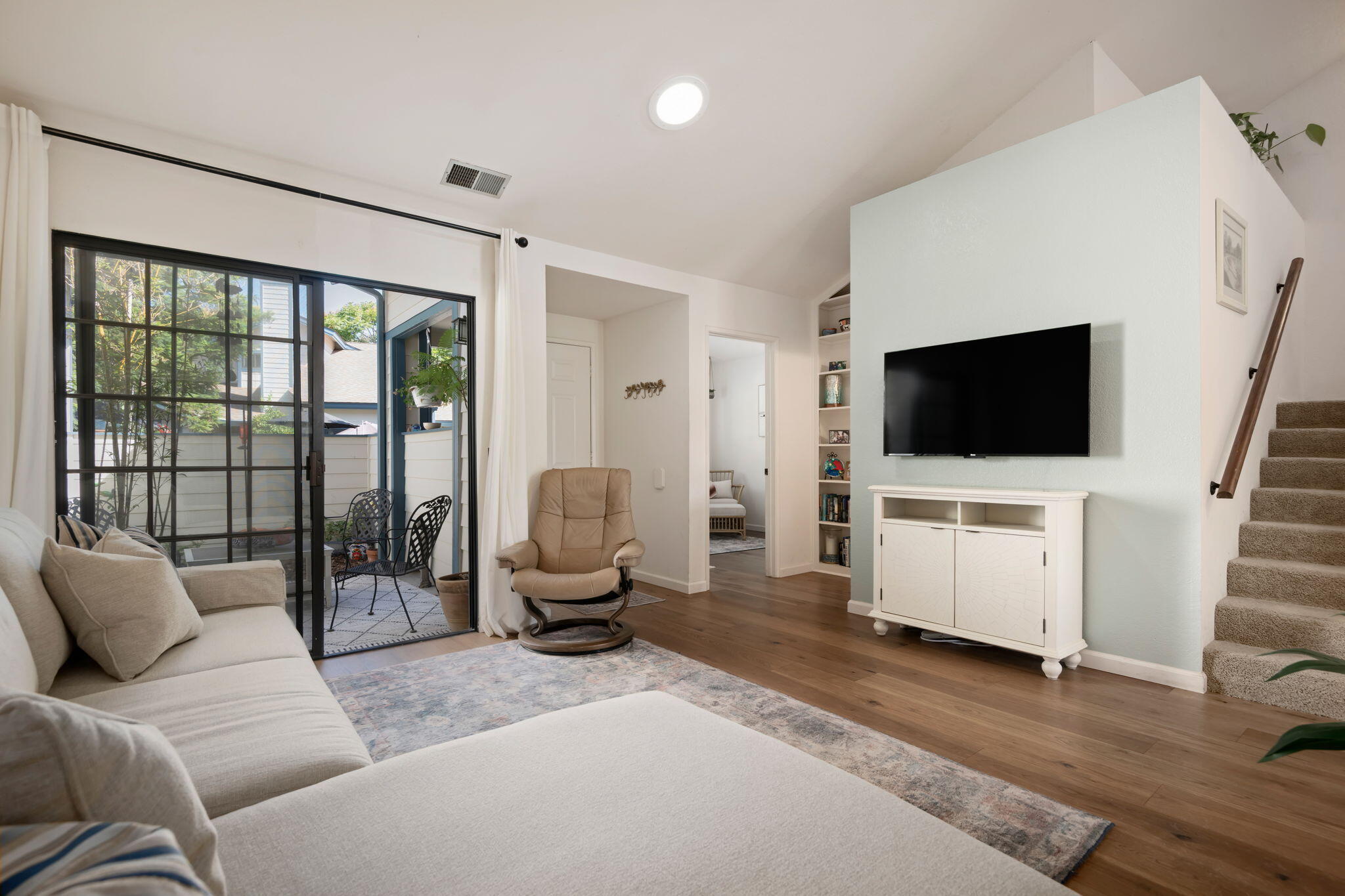 Santa Barbara, California 93111, United States, 3 Bedrooms Bedrooms, ,2 BathroomsBathrooms,Residential,Active,205593