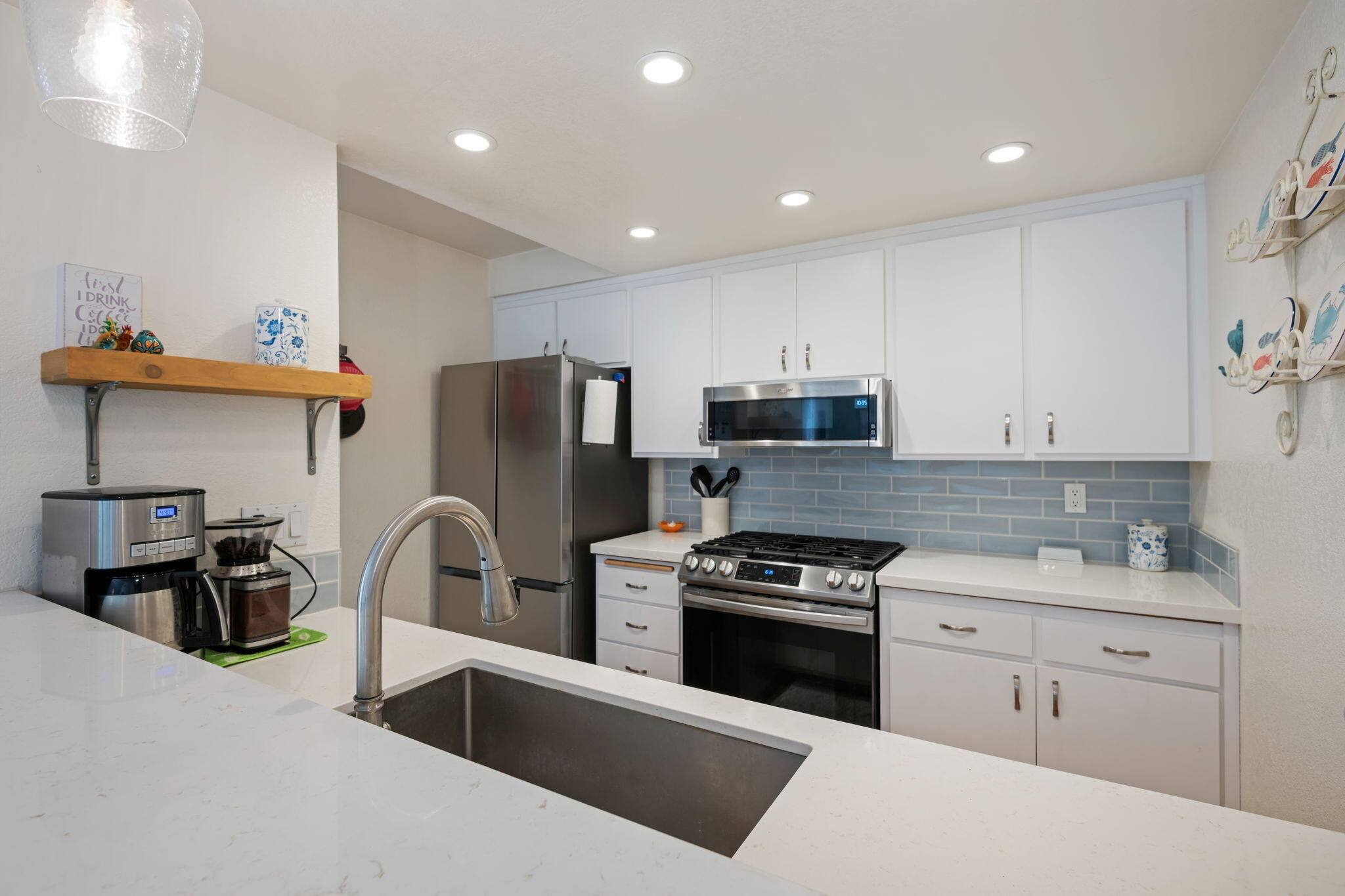 Santa Barbara, California 93111, United States, 3 Bedrooms Bedrooms, ,2 BathroomsBathrooms,Residential,Active,205593