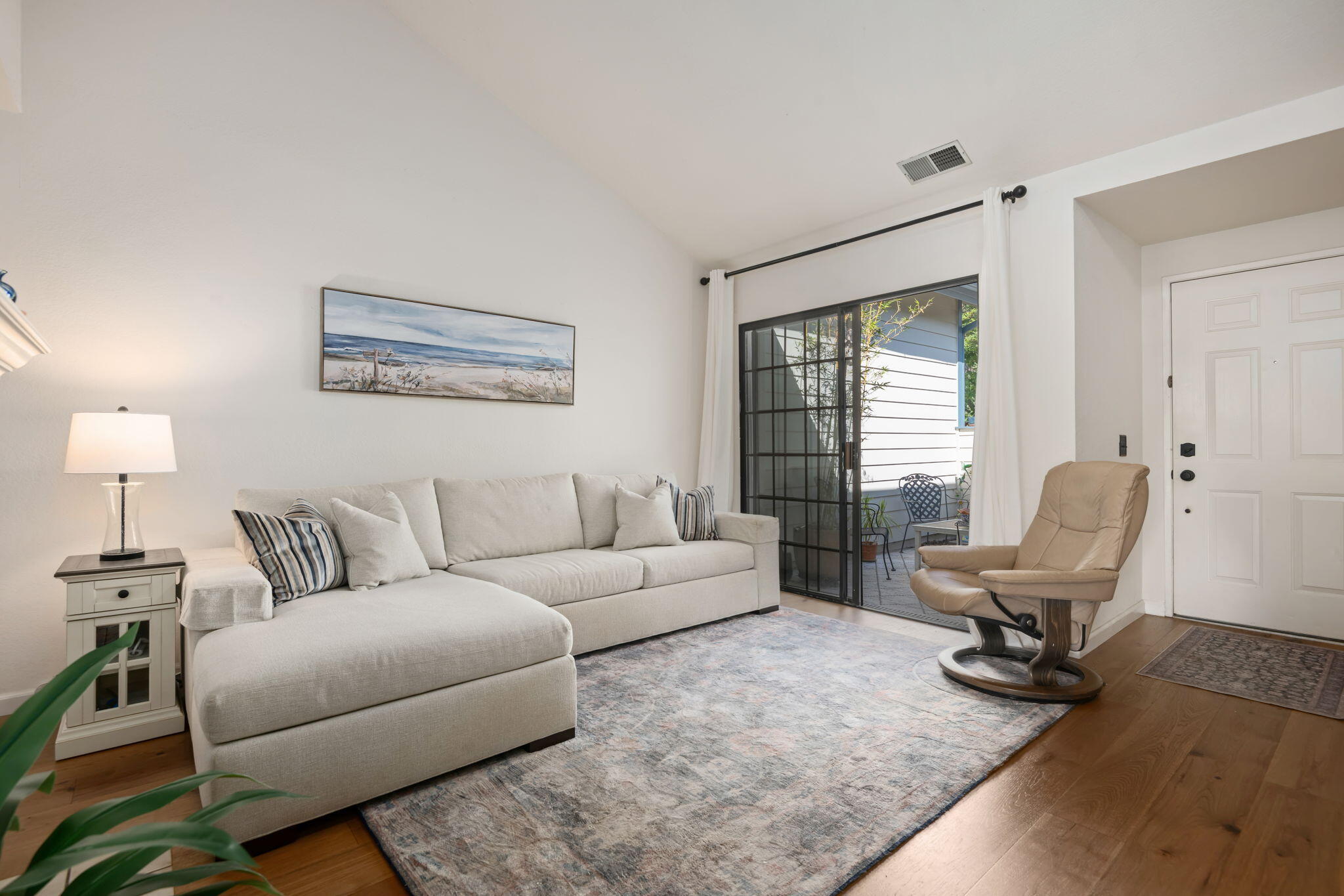 Santa Barbara, California 93111, United States, 3 Bedrooms Bedrooms, ,2 BathroomsBathrooms,Residential,Active,205593