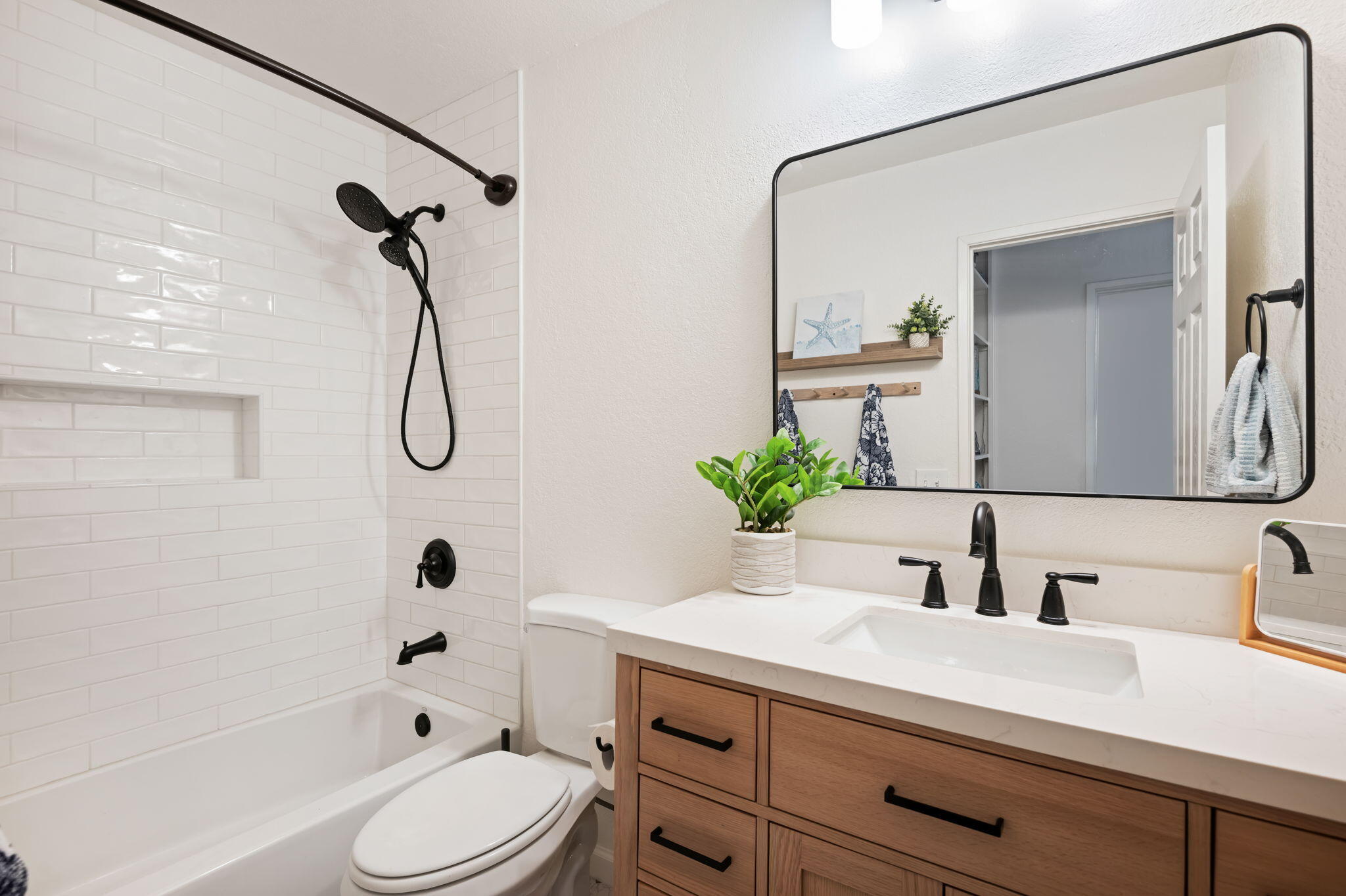 Santa Barbara, California 93111, United States, 3 Bedrooms Bedrooms, ,2 BathroomsBathrooms,Residential,Active,205593