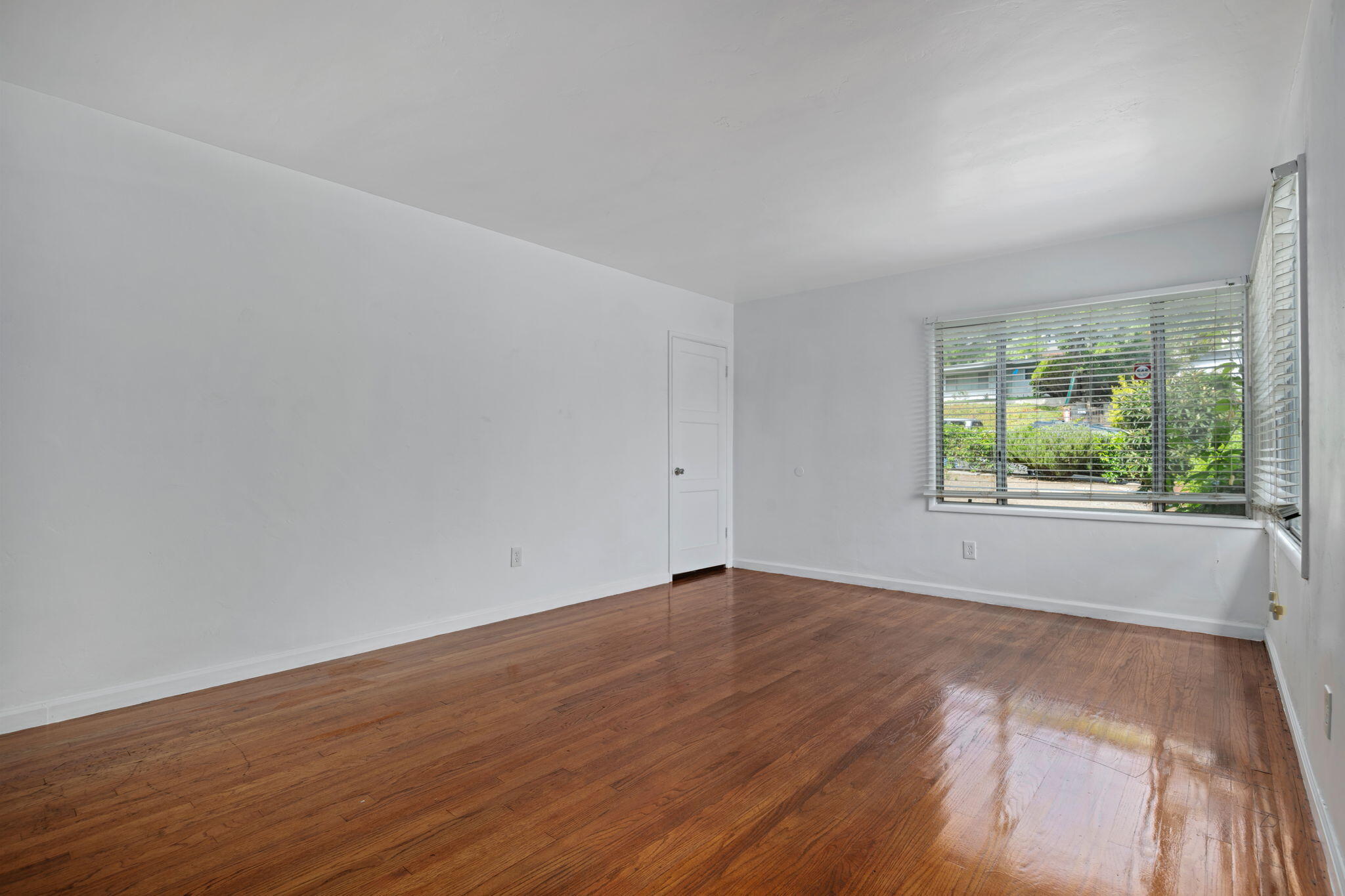 1545 W Valerio Street