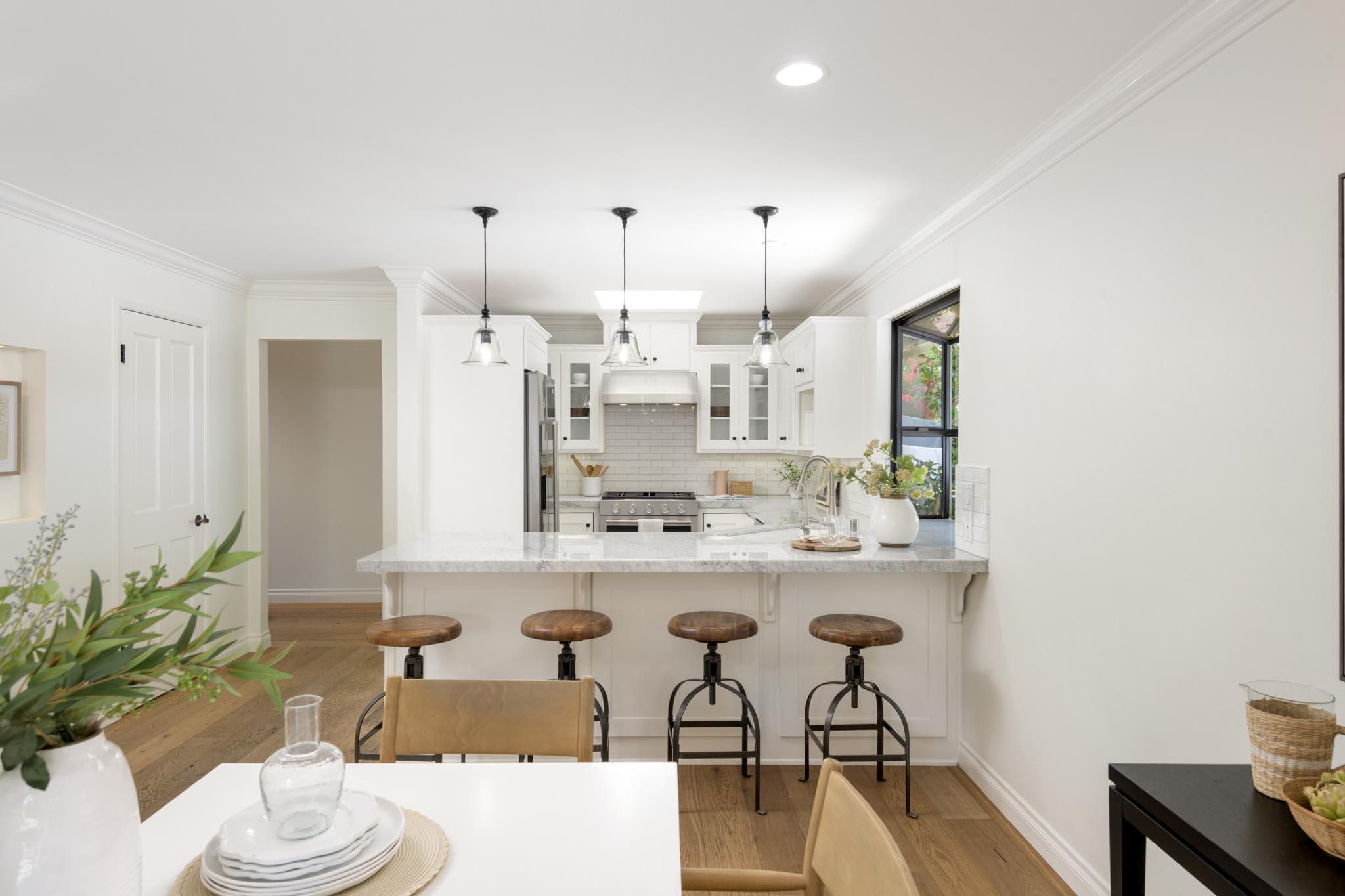 805 Vincente Way