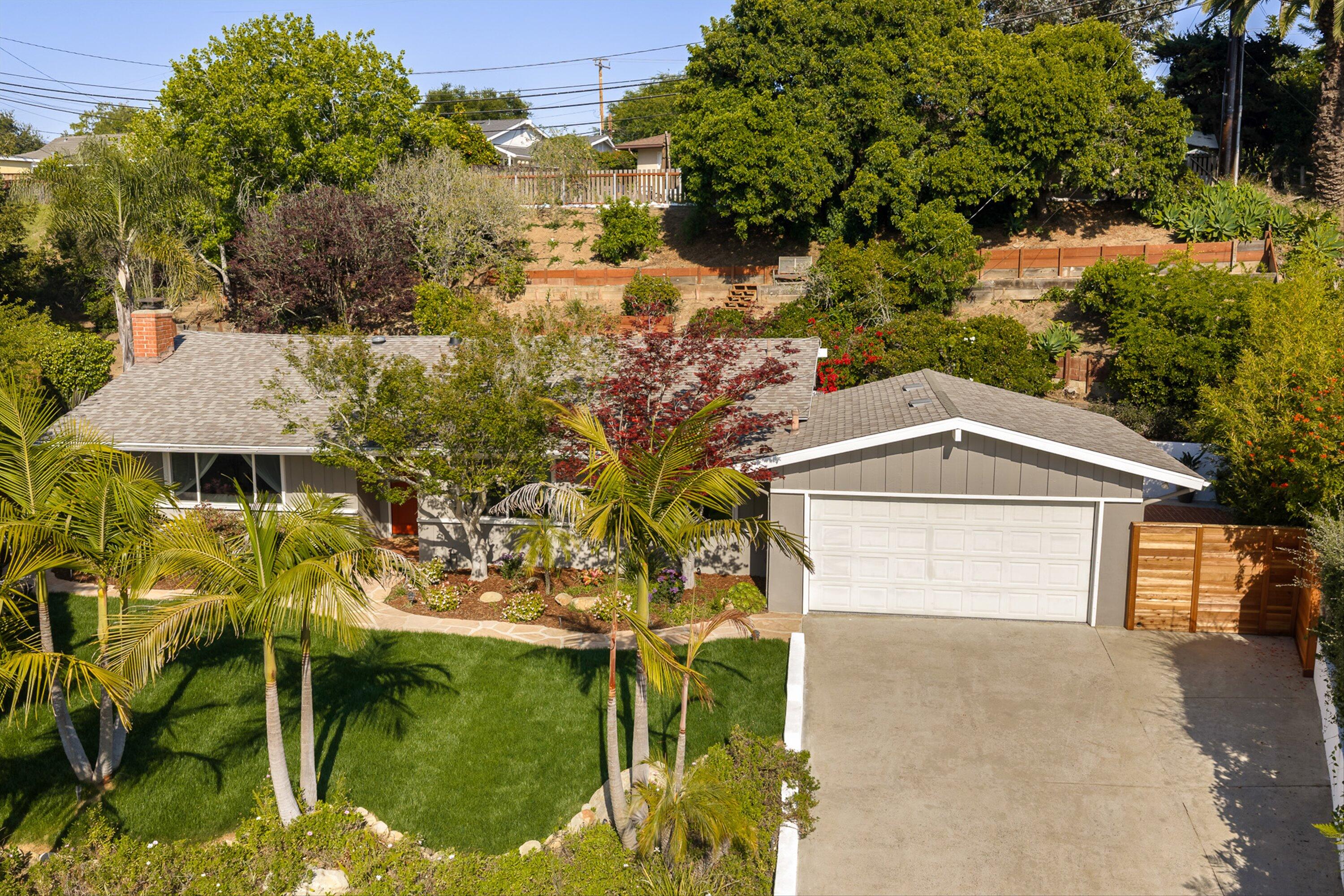 805 Vincente Way