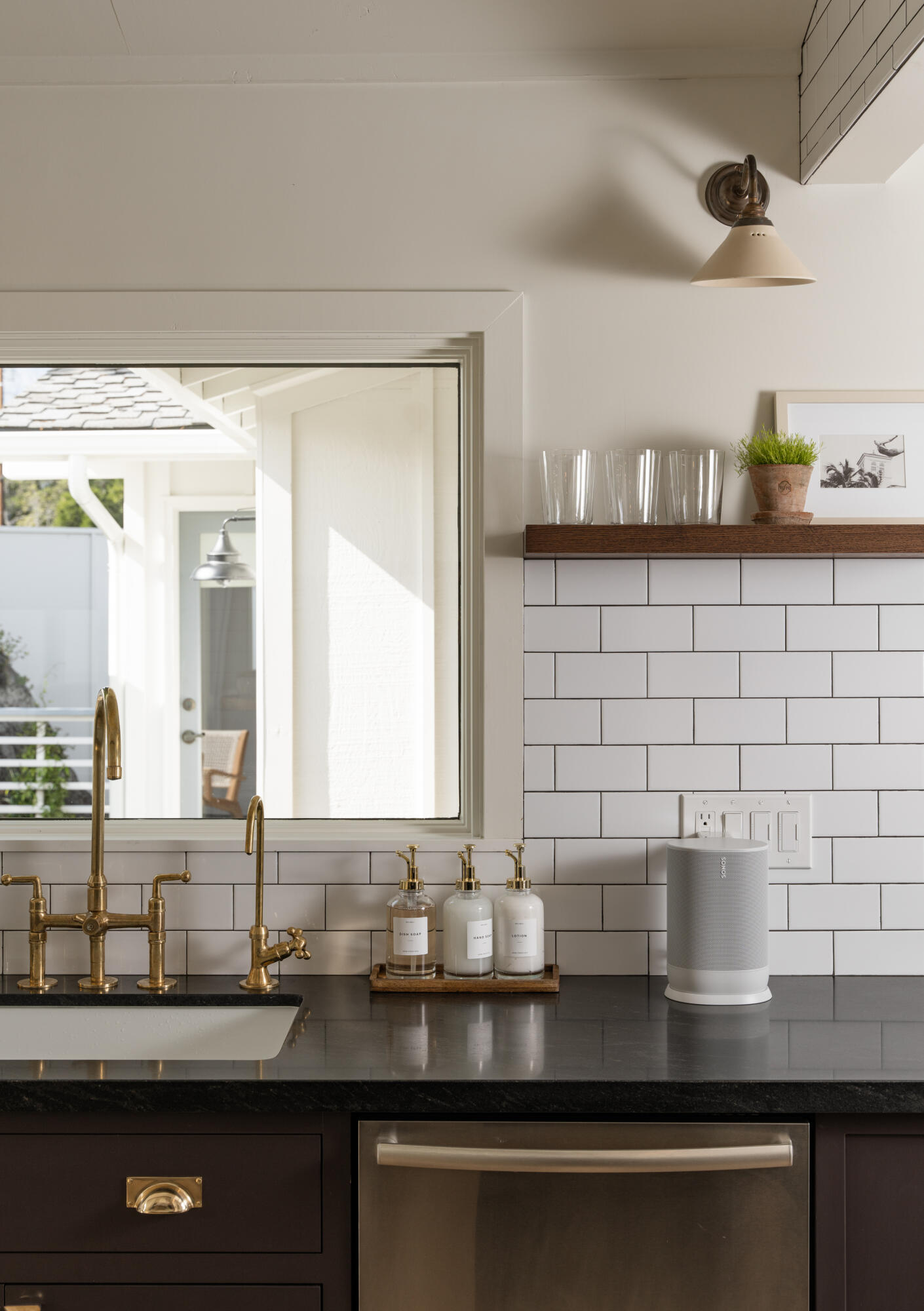 Montecito, California 93108, United States, 3 Bedrooms Bedrooms, ,4 BathroomsBathrooms,Residential,Active,72754