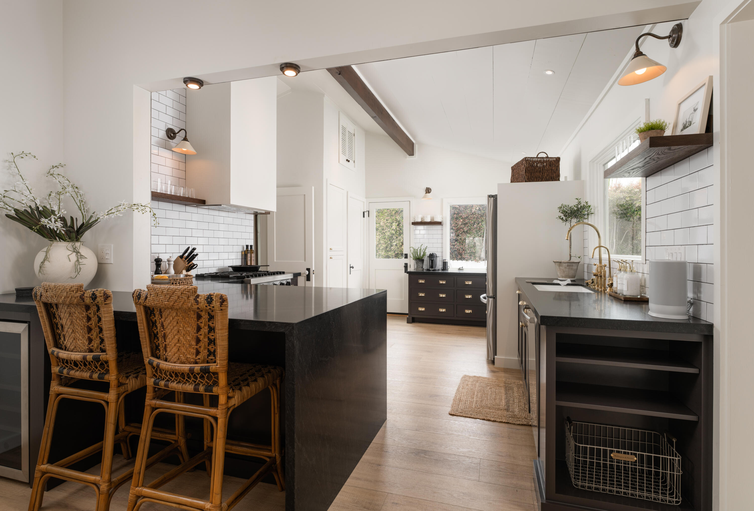 Montecito, California 93108, United States, 3 Bedrooms Bedrooms, ,4 BathroomsBathrooms,Residential,Active,72754