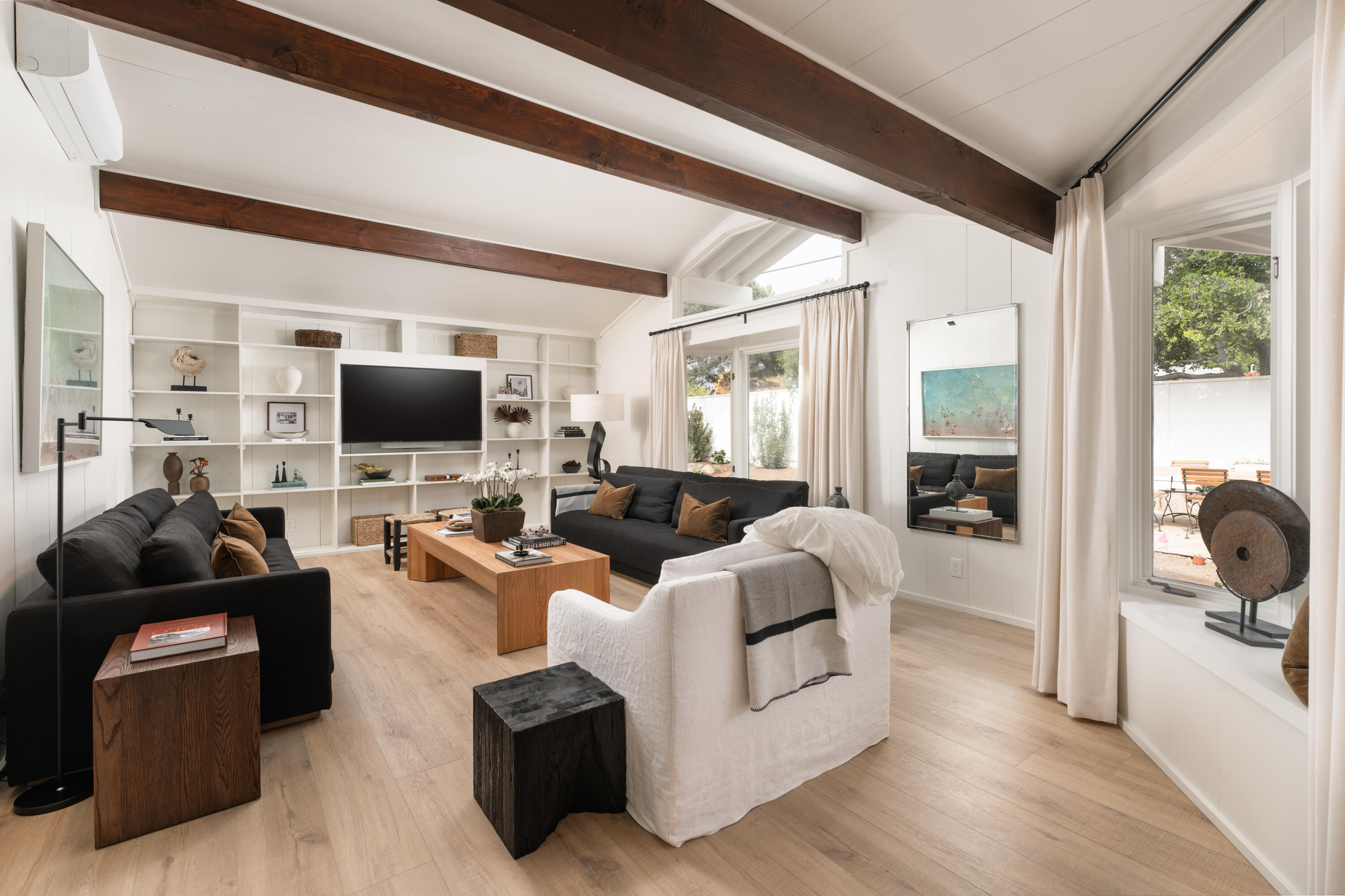 Montecito, California 93108, United States, 3 Bedrooms Bedrooms, ,4 BathroomsBathrooms,Residential,Active,72754