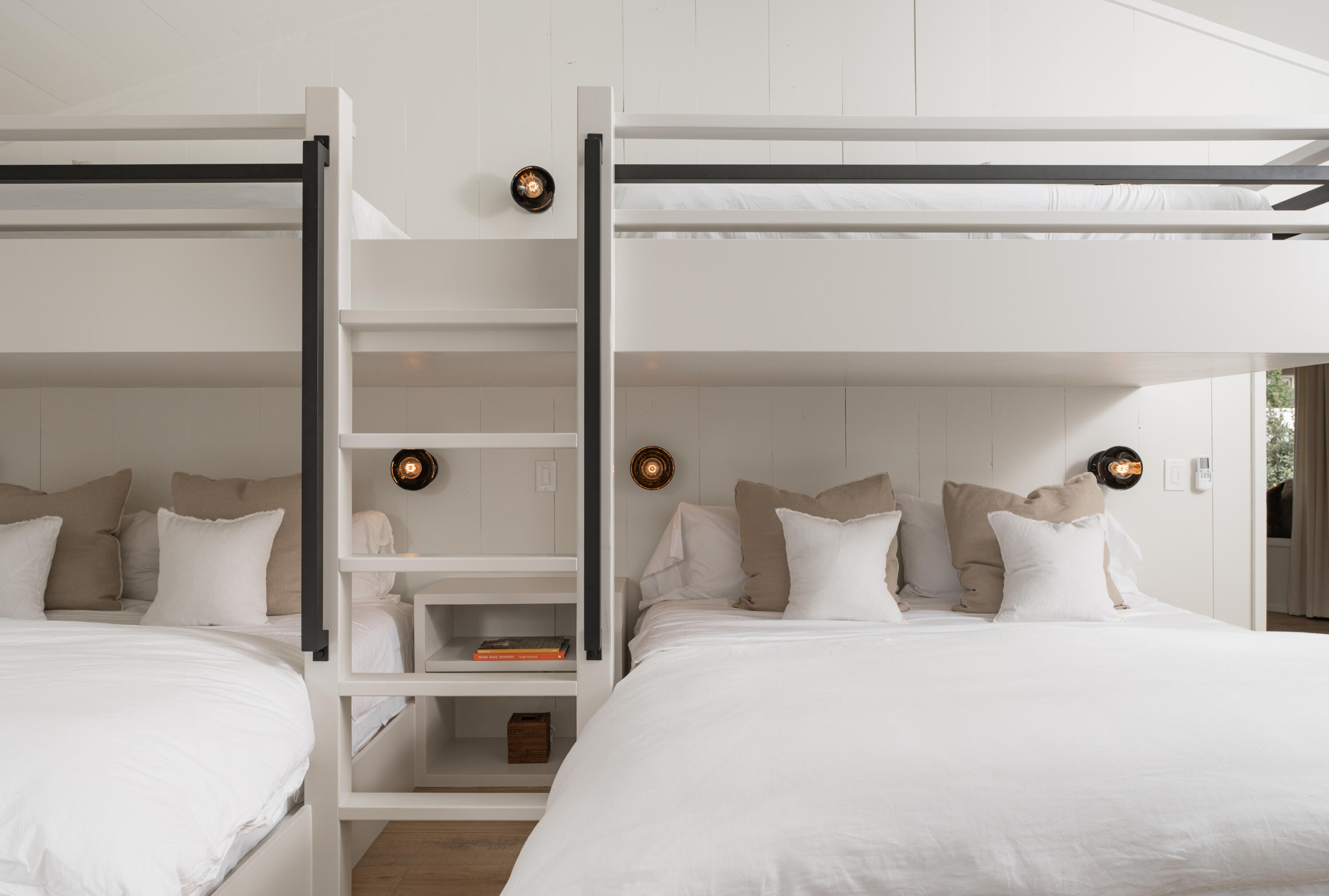 Montecito, California 93108, United States, 3 Bedrooms Bedrooms, ,4 BathroomsBathrooms,Residential,Active,72754