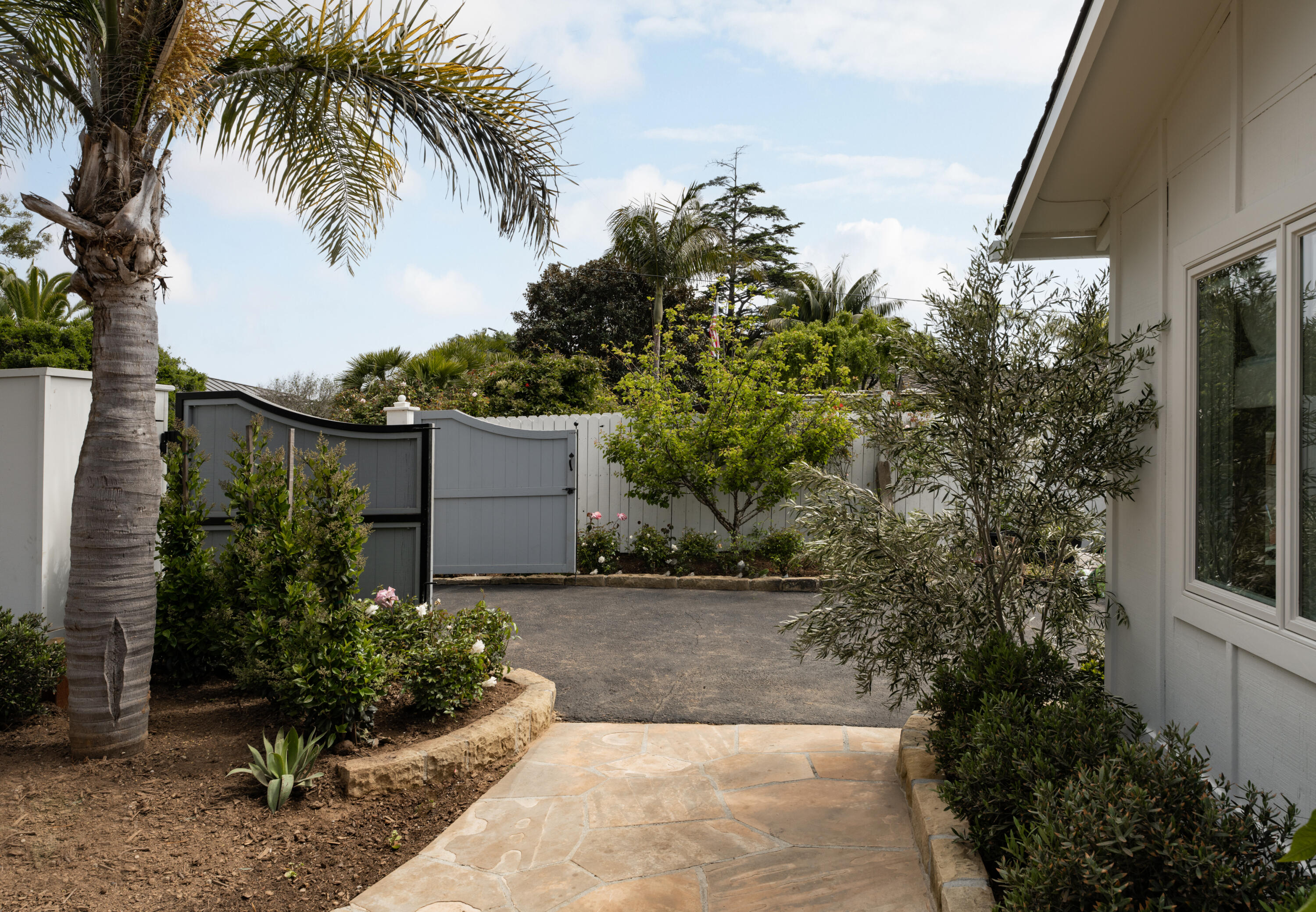 Montecito, California 93108, United States, 3 Bedrooms Bedrooms, ,4 BathroomsBathrooms,Residential,Active,72754