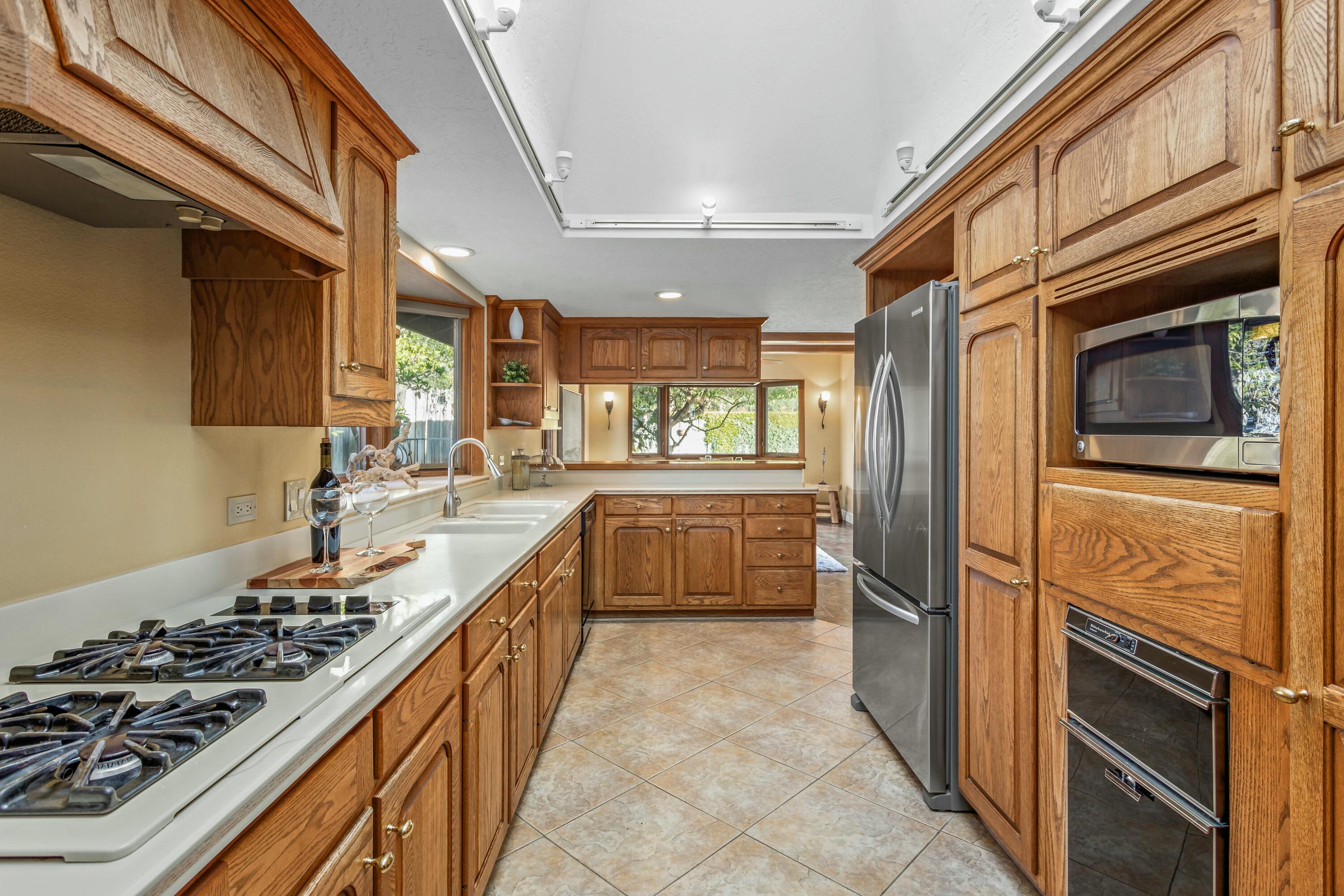 Santa Barbara, California 93111, United States, 3 Bedrooms Bedrooms, ,2 BathroomsBathrooms,Residential,Pending,5524