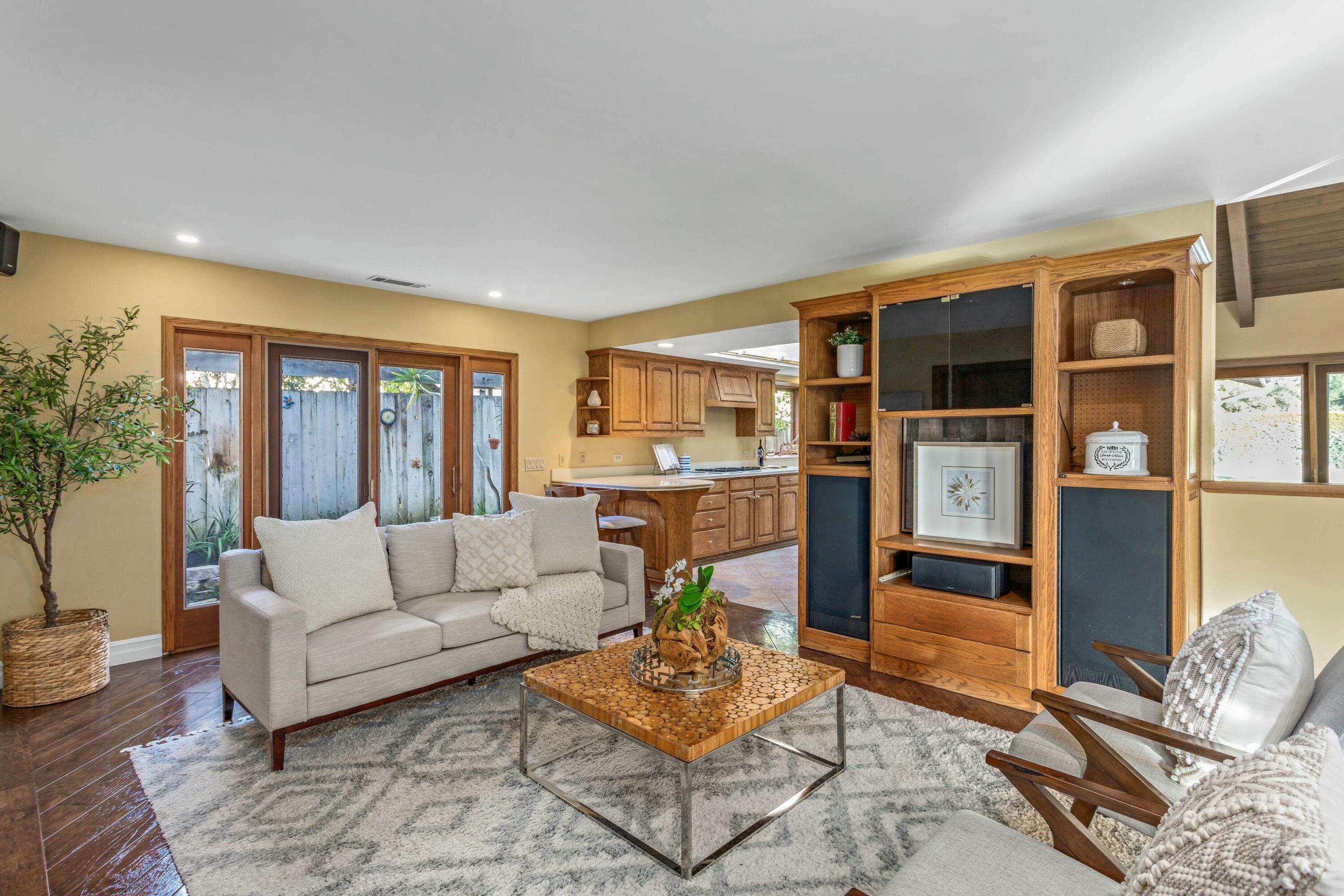 Santa Barbara, California 93111, United States, 3 Bedrooms Bedrooms, ,2 BathroomsBathrooms,Residential,Pending,5524