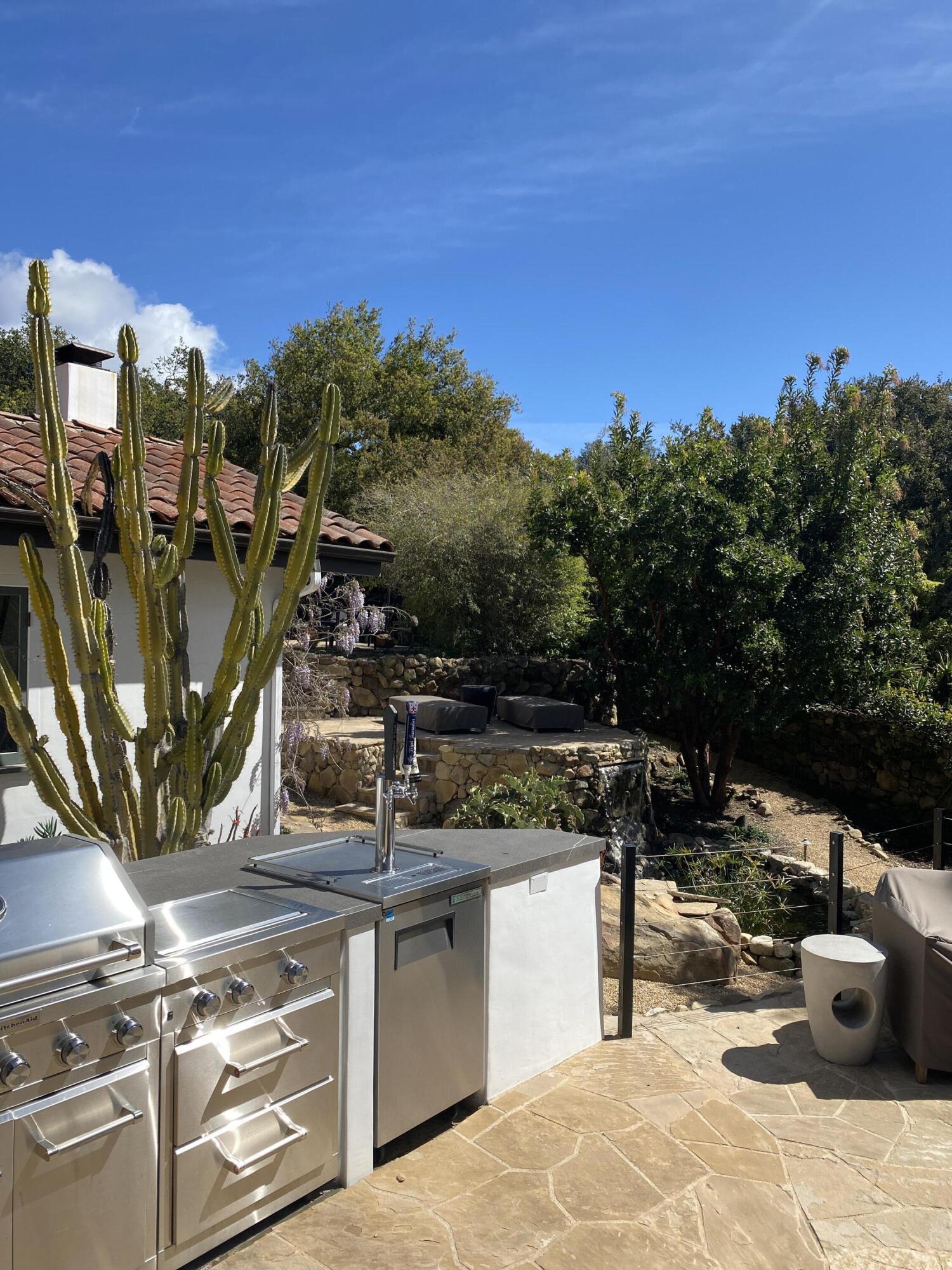 Montecito, California 93108, United States, 4 Bedrooms Bedrooms, ,4 BathroomsBathrooms,Residential,Active,201843