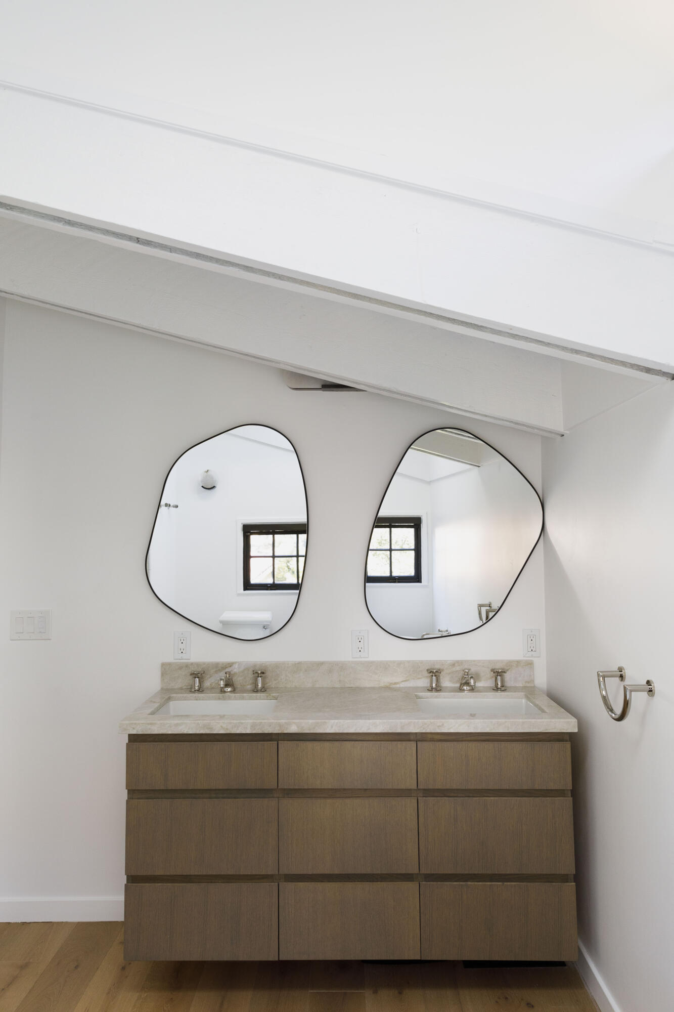 Montecito, California 93108, United States, 4 Bedrooms Bedrooms, ,4 BathroomsBathrooms,Residential,Active,201843