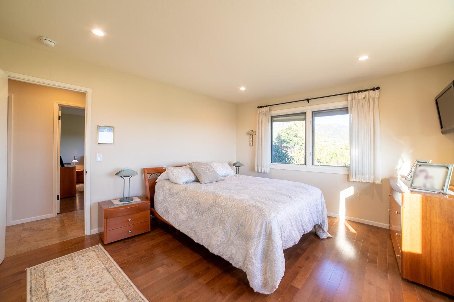 Santa Barbara, California 93105, United States, 3 Bedrooms Bedrooms, ,3 BathroomsBathrooms,Residential,Active,9724