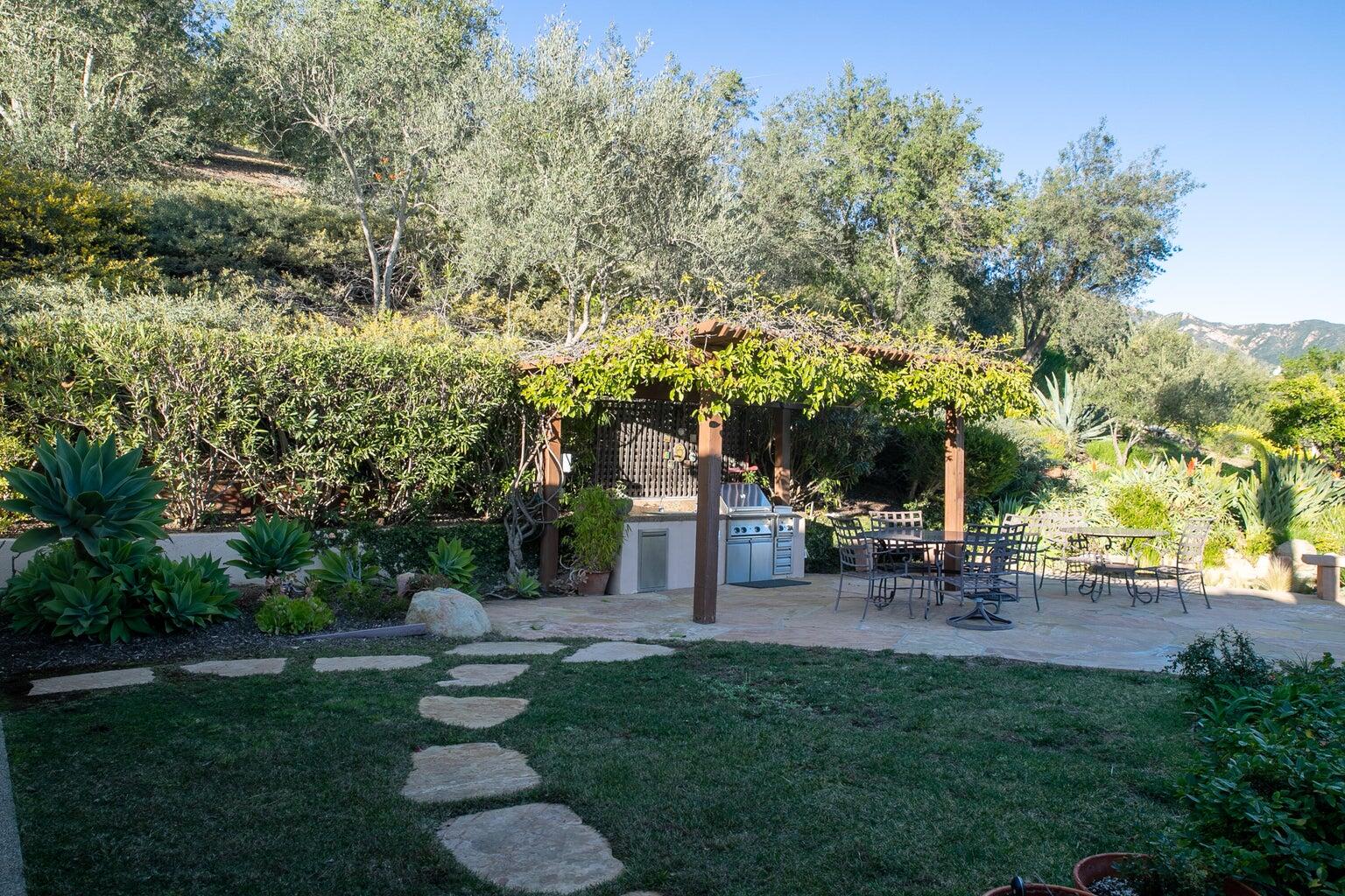 Santa Barbara, California 93105, United States, 3 Bedrooms Bedrooms, ,3 BathroomsBathrooms,Residential,Active,9724