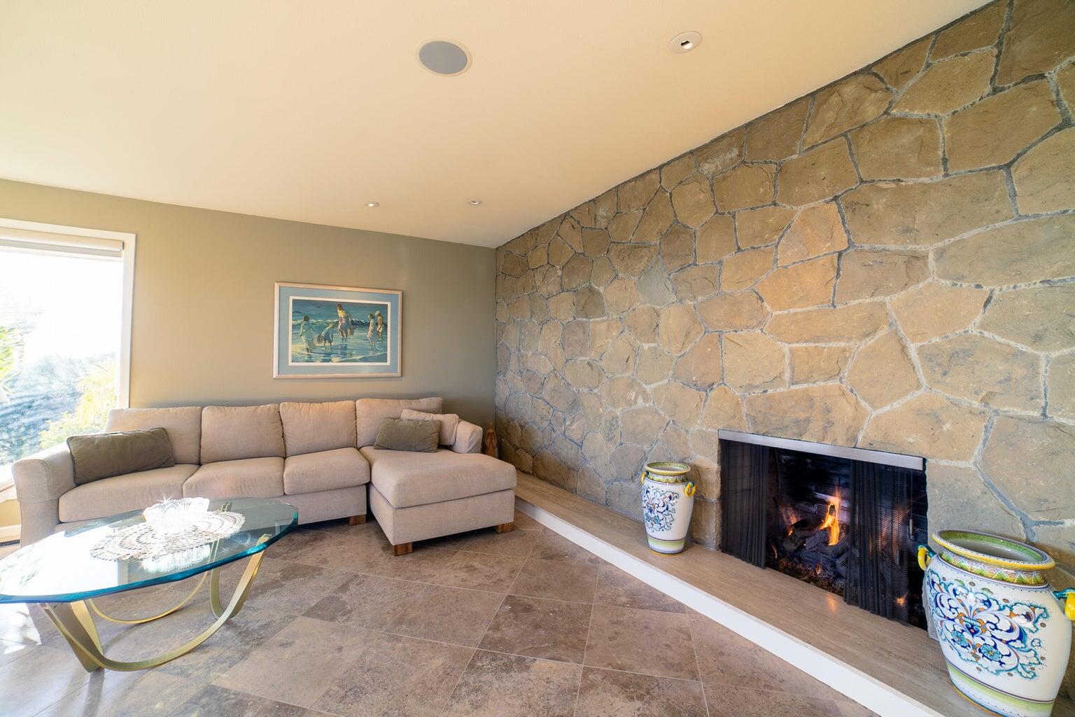 Santa Barbara, California 93105, United States, 3 Bedrooms Bedrooms, ,3 BathroomsBathrooms,Residential,Active,9724