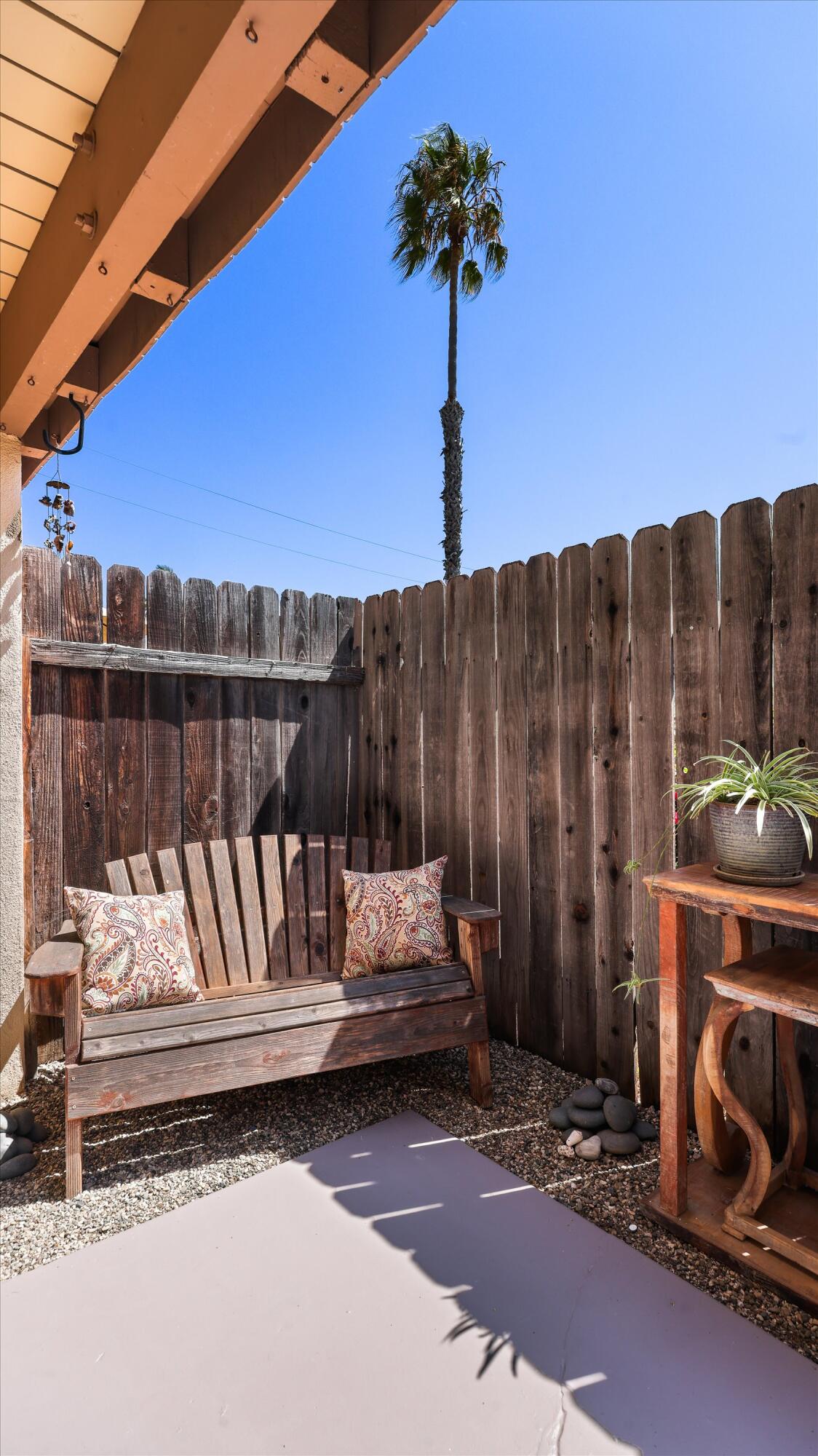 Santa Barbara, California 93109, United States, 2 Bedrooms Bedrooms, ,2 BathroomsBathrooms,Residential,Pending,198716