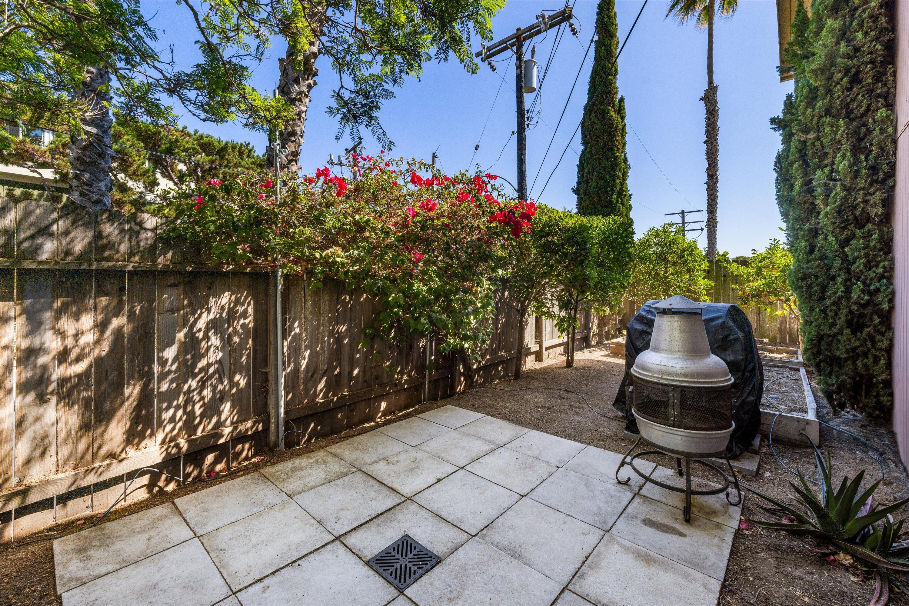 Santa Barbara, California 93109, United States, 2 Bedrooms Bedrooms, ,2 BathroomsBathrooms,Residential,Pending,198716