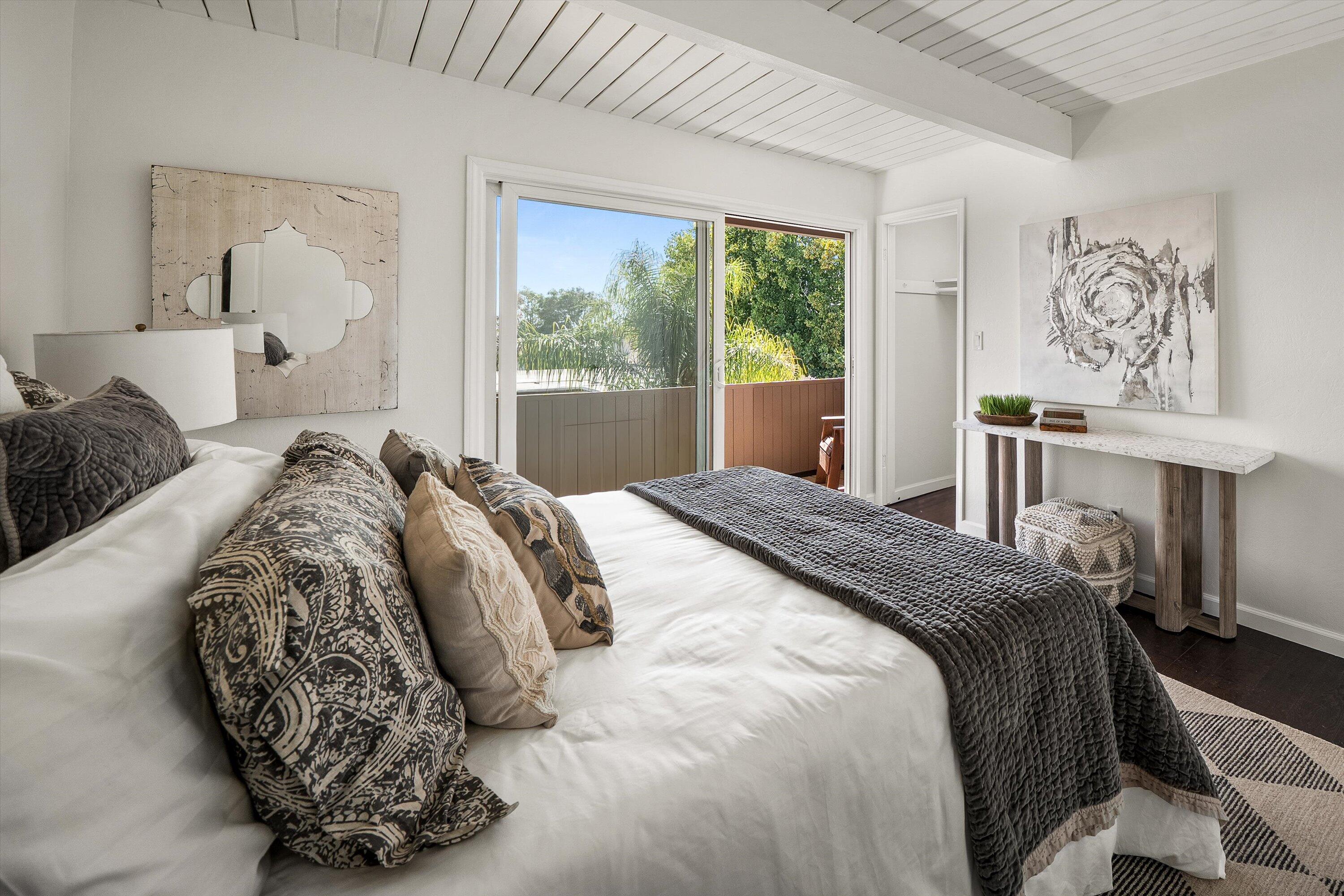 Santa Barbara, California 93109, United States, 2 Bedrooms Bedrooms, ,2 BathroomsBathrooms,Residential,Pending,198716