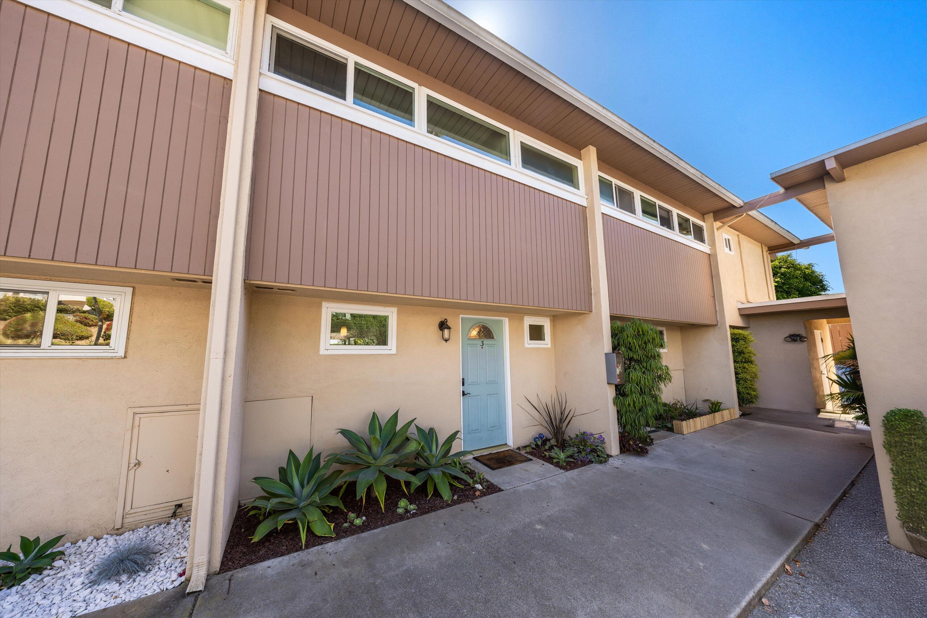 Santa Barbara, California 93109, United States, 2 Bedrooms Bedrooms, ,2 BathroomsBathrooms,Residential,Pending,198716