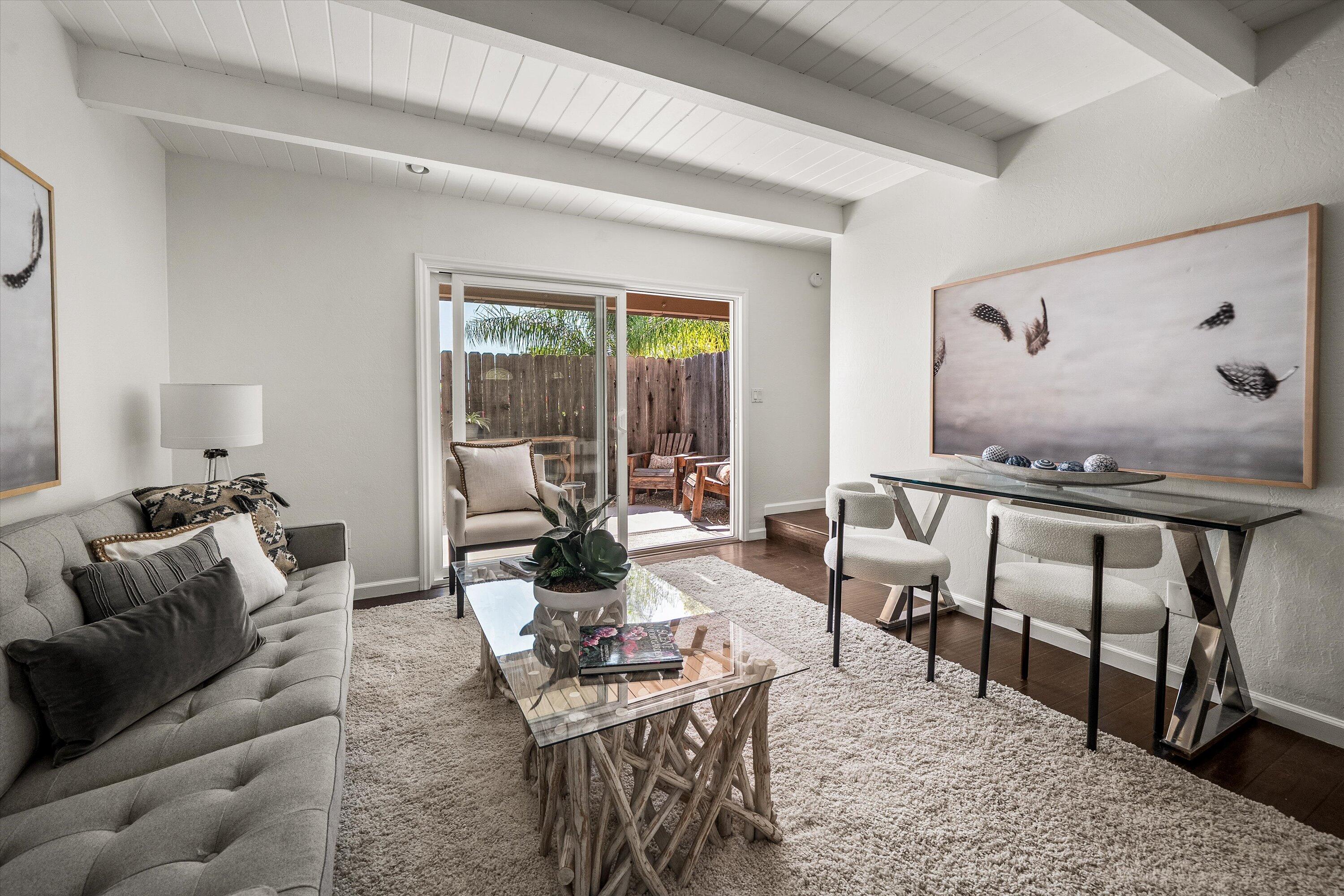 Santa Barbara, California 93109, United States, 2 Bedrooms Bedrooms, ,2 BathroomsBathrooms,Residential,Pending,198716