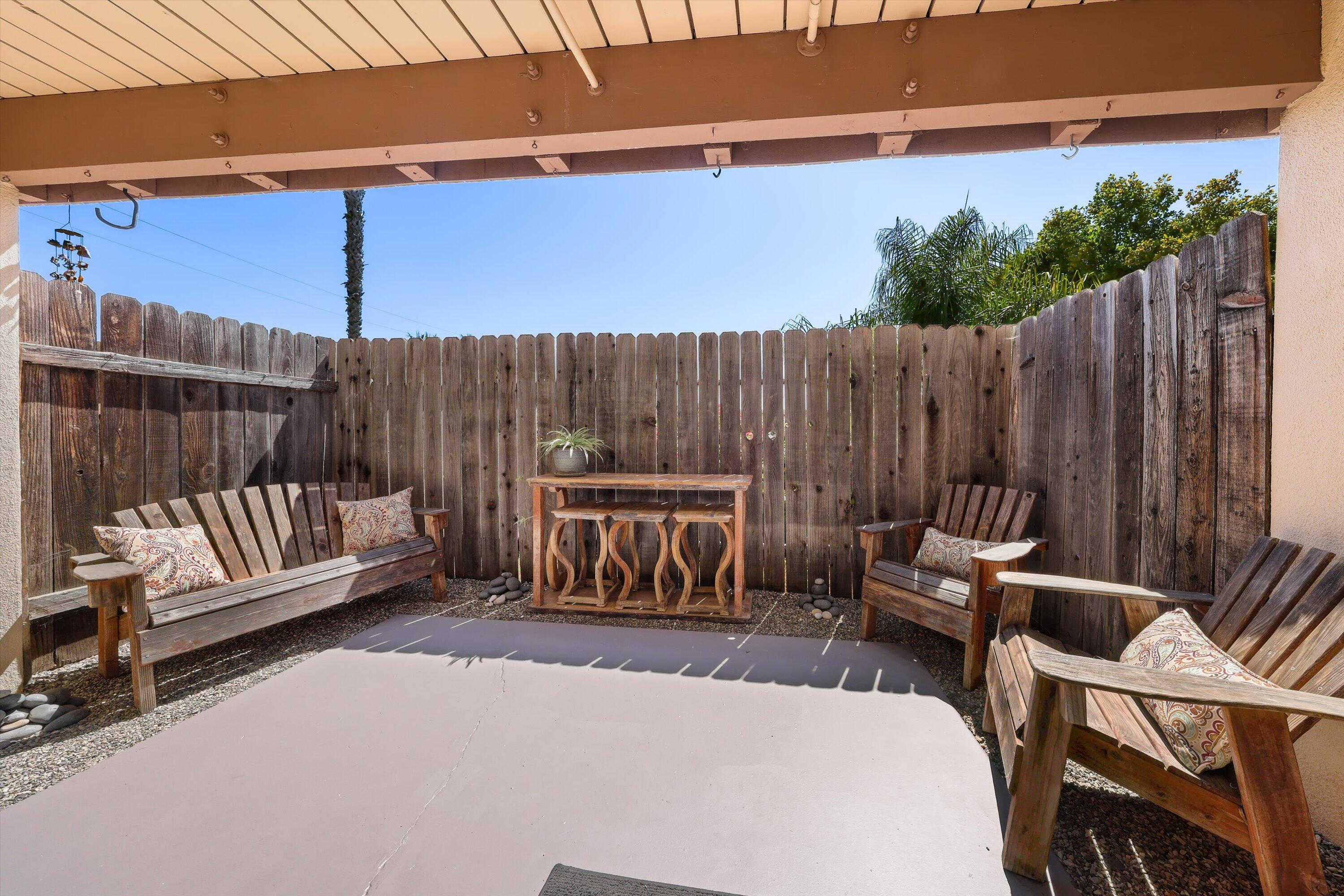 Santa Barbara, California 93109, United States, 2 Bedrooms Bedrooms, ,2 BathroomsBathrooms,Residential,Pending,198716