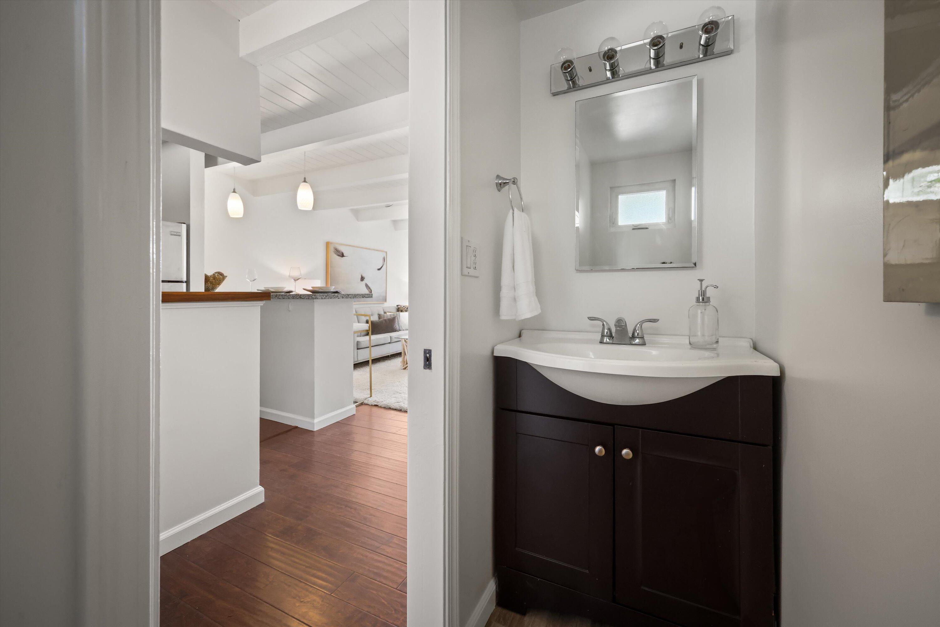 Santa Barbara, California 93109, United States, 2 Bedrooms Bedrooms, ,2 BathroomsBathrooms,Residential,Pending,198716