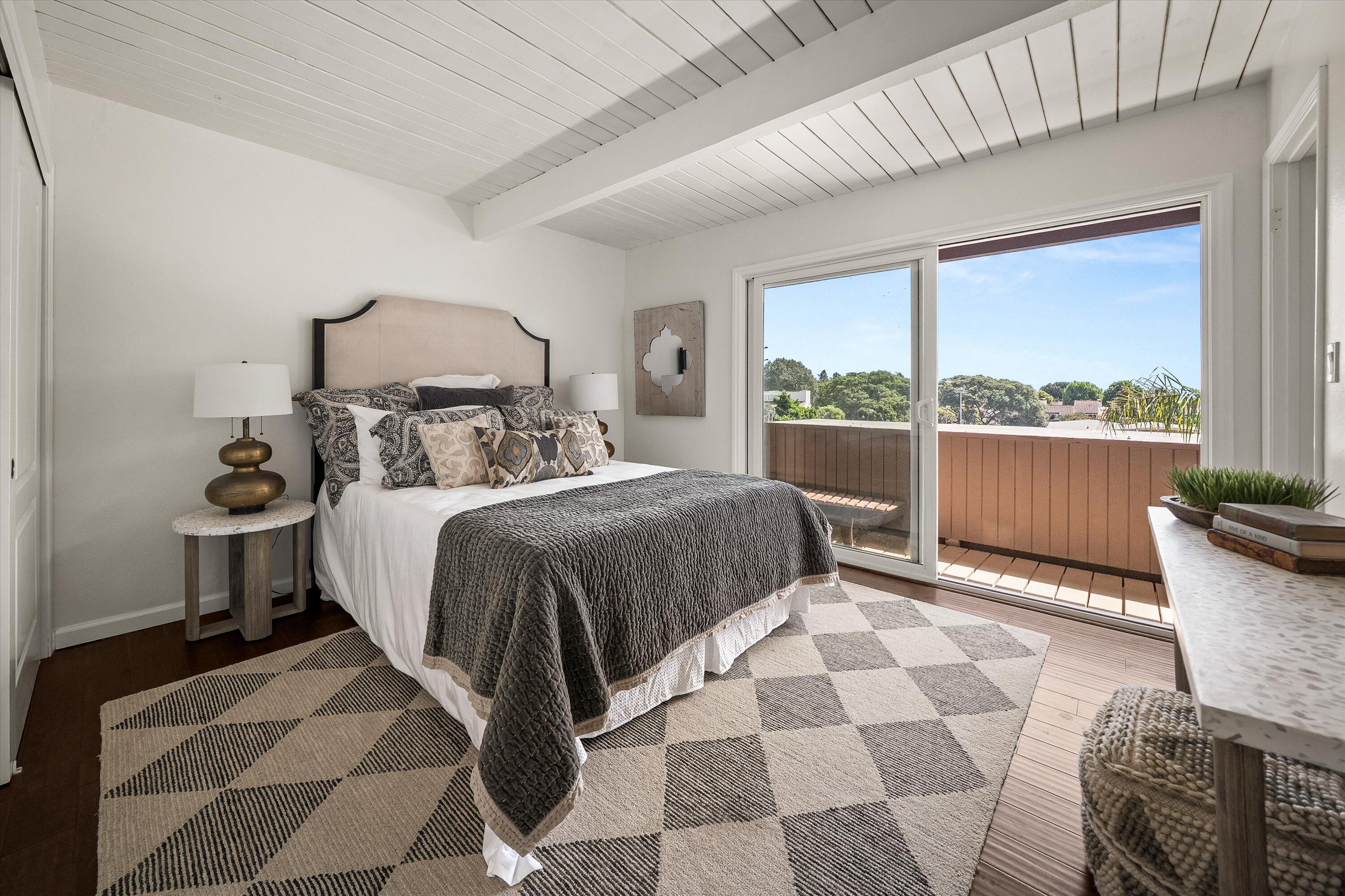 Santa Barbara, California 93109, United States, 2 Bedrooms Bedrooms, ,2 BathroomsBathrooms,Residential,Pending,198716