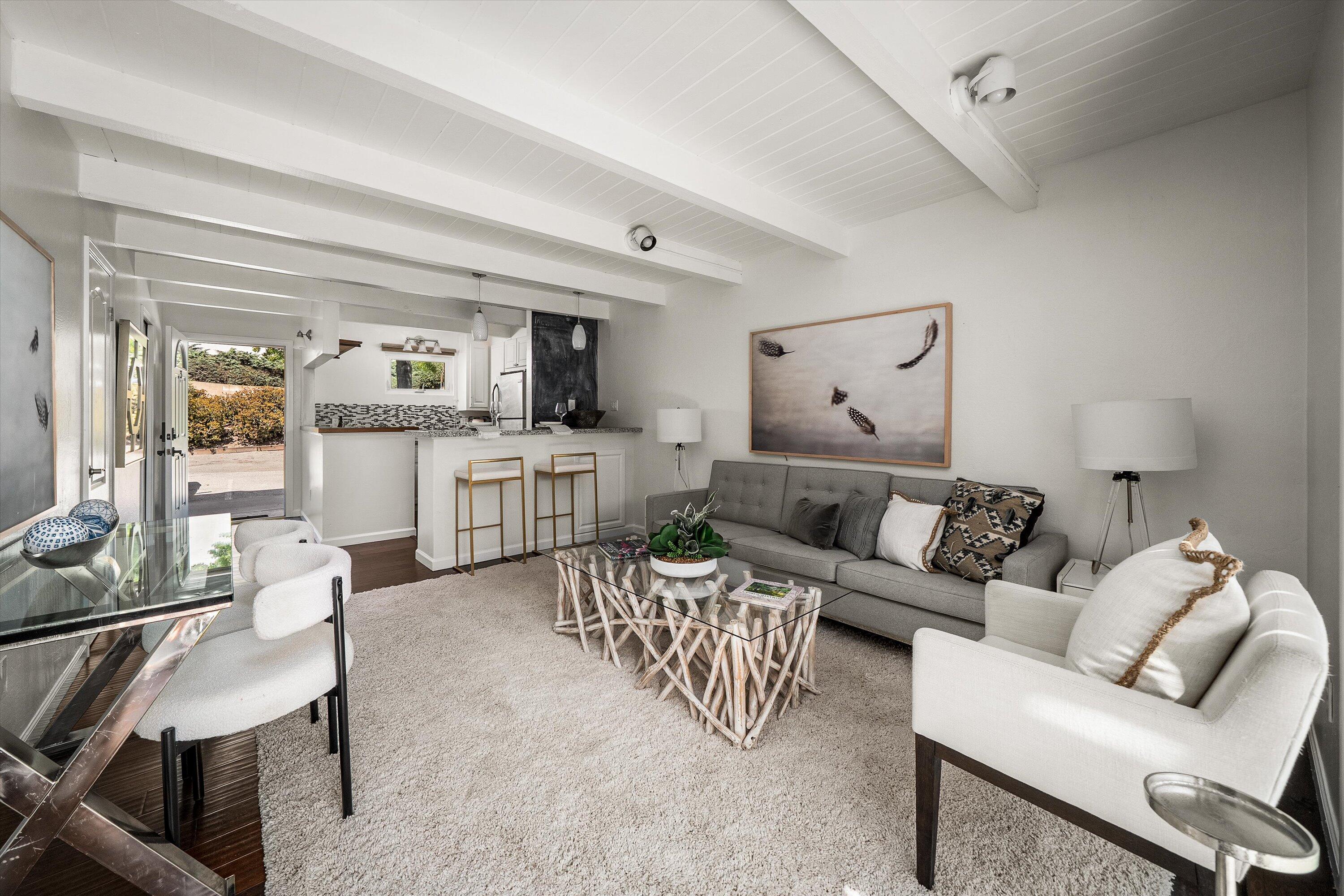 Santa Barbara, California 93109, United States, 2 Bedrooms Bedrooms, ,2 BathroomsBathrooms,Residential,Pending,198716