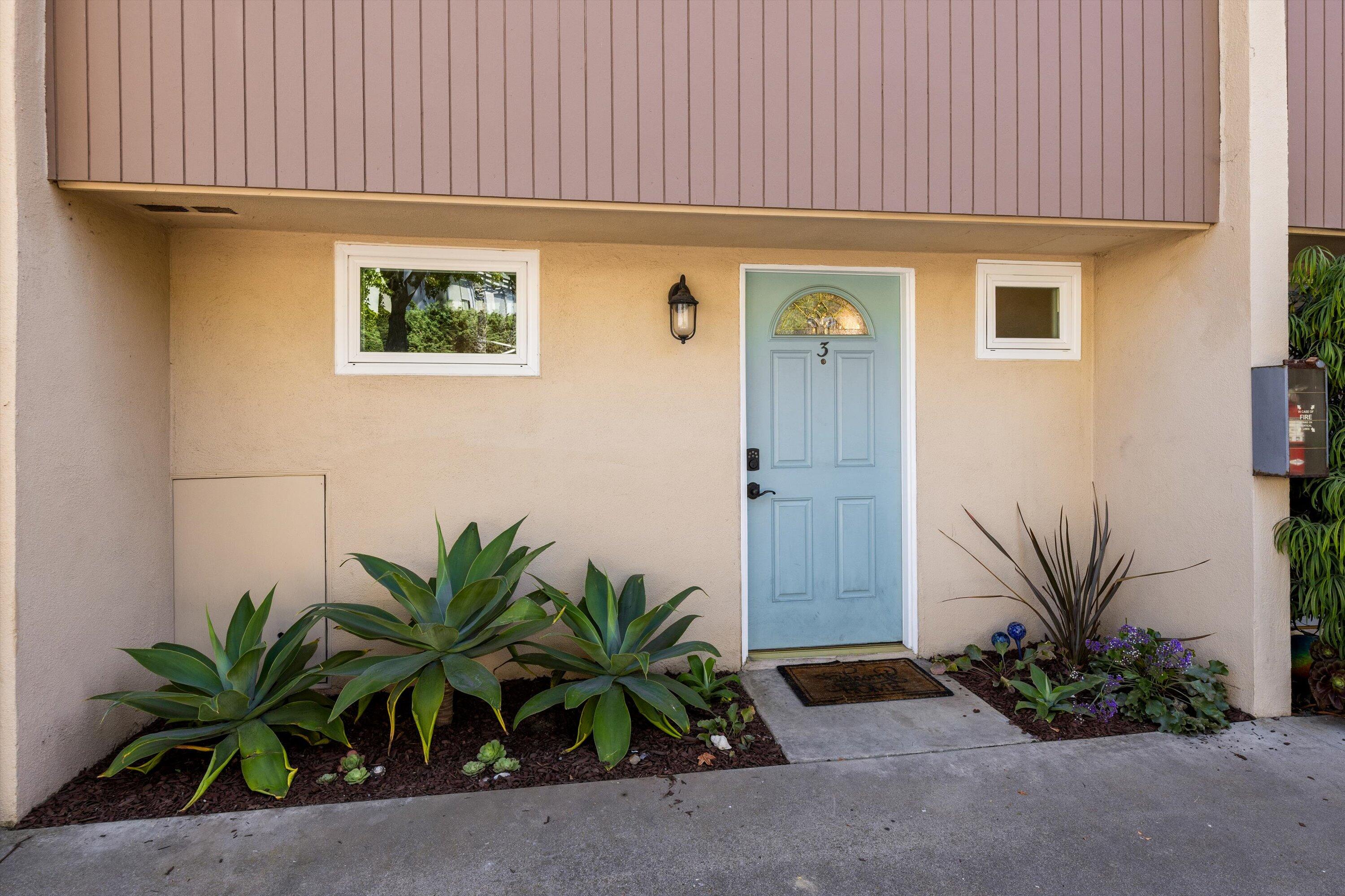 Santa Barbara, California 93109, United States, 2 Bedrooms Bedrooms, ,2 BathroomsBathrooms,Residential,Pending,198716