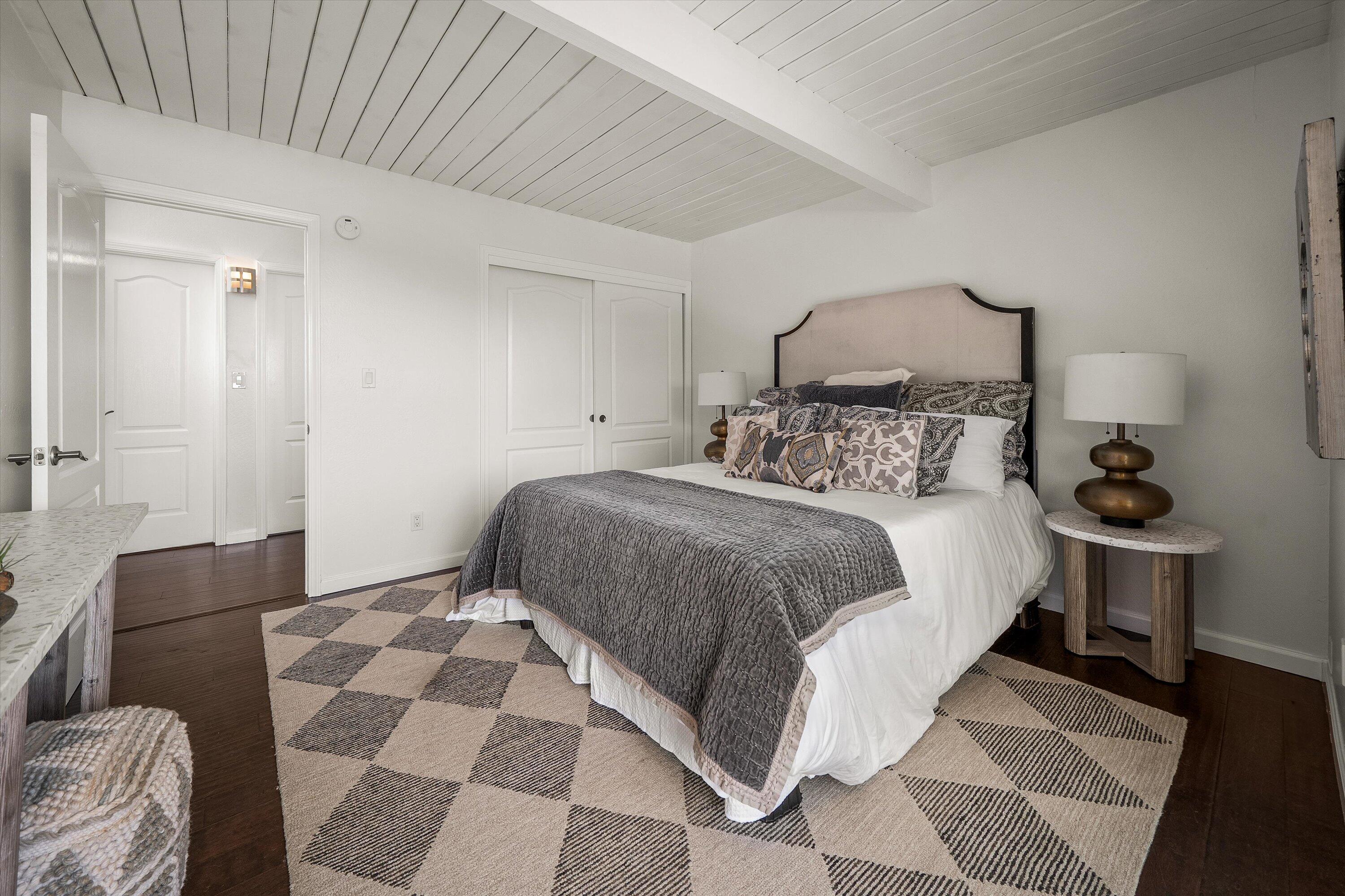 Santa Barbara, California 93109, United States, 2 Bedrooms Bedrooms, ,2 BathroomsBathrooms,Residential,Pending,198716