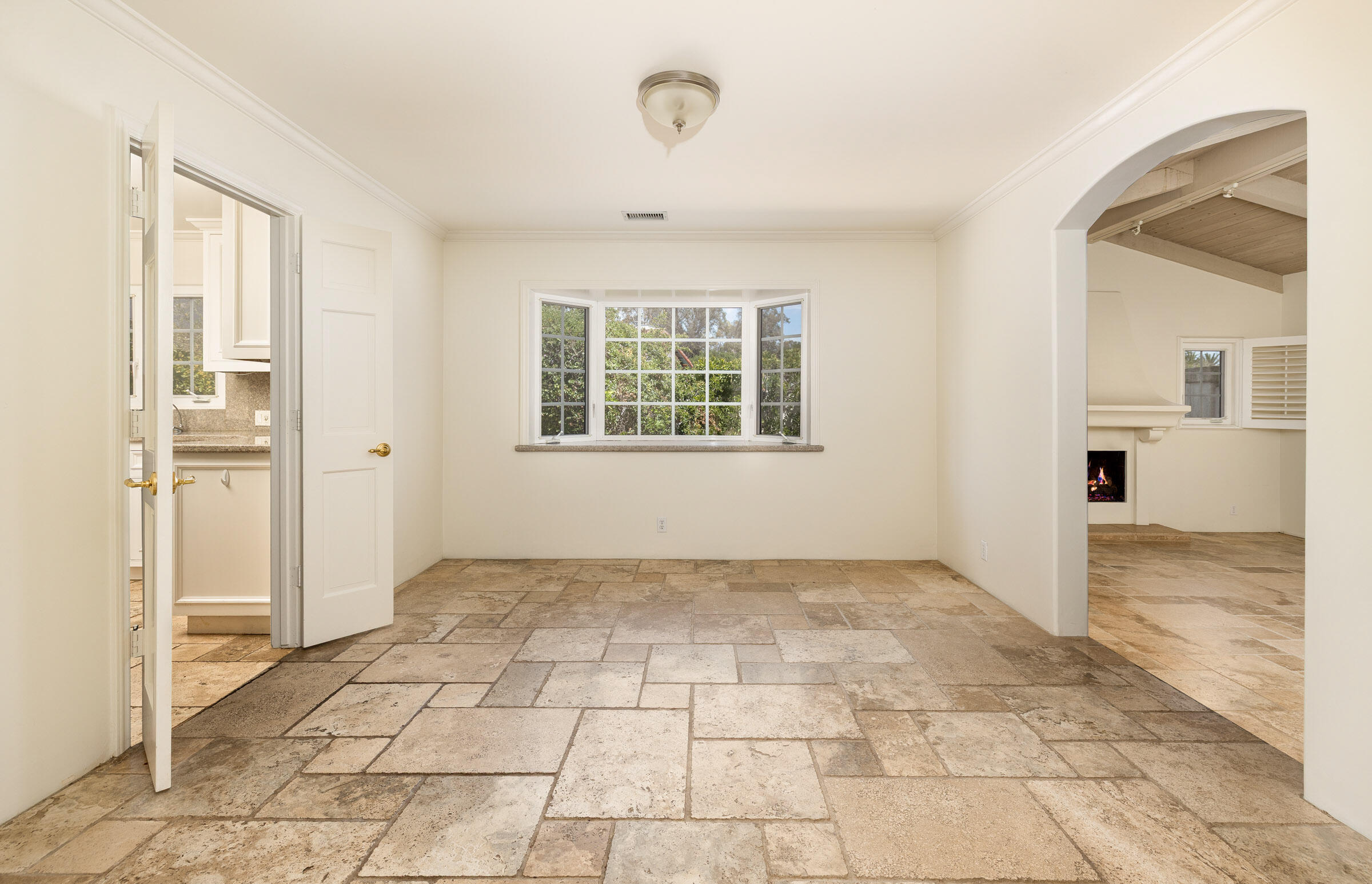 Santa Barbara, California 93105, United States, 4 Bedrooms Bedrooms, ,2 BathroomsBathrooms,Residential,Pending,199794