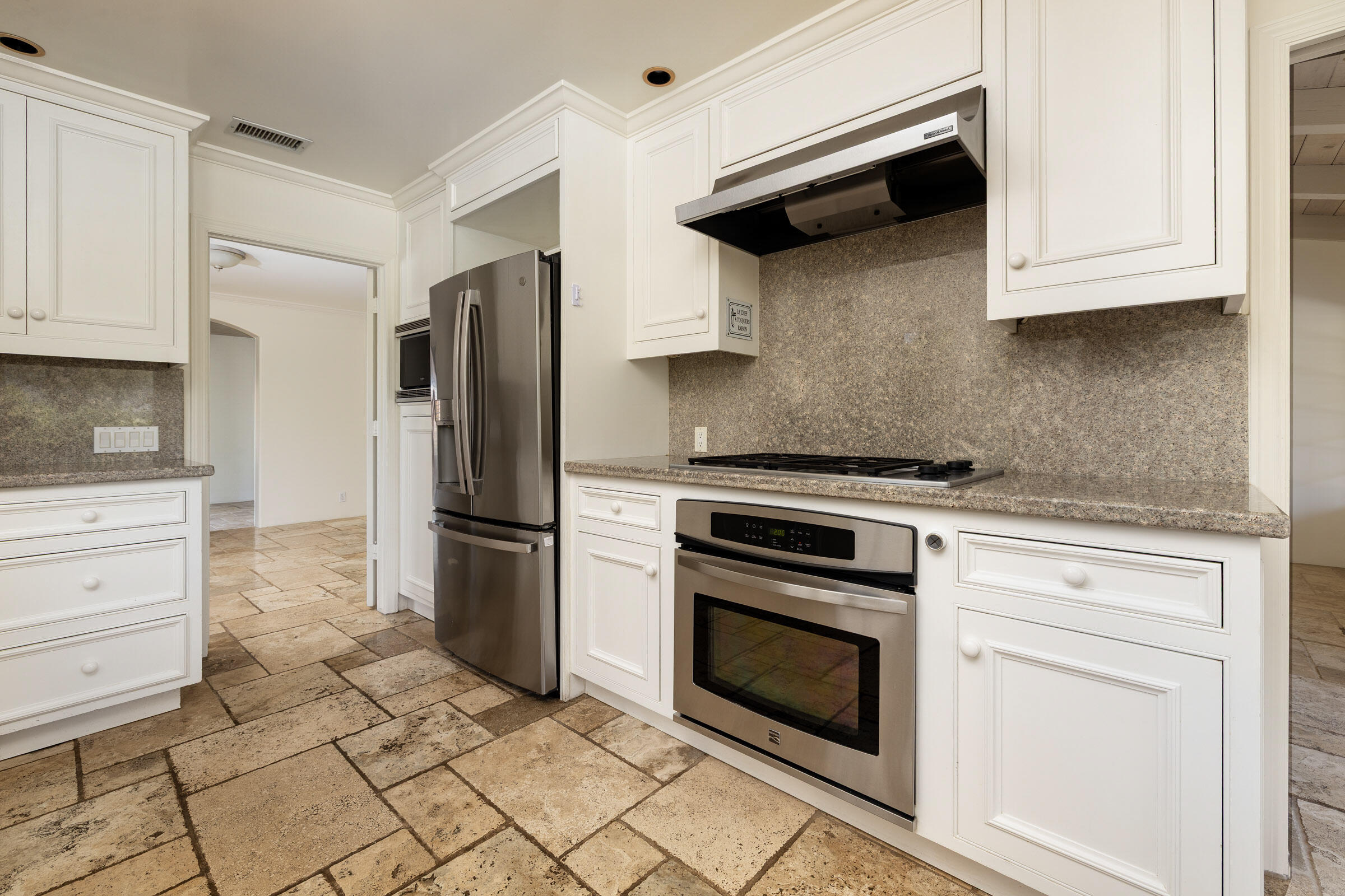 Santa Barbara, California 93105, United States, 4 Bedrooms Bedrooms, ,2 BathroomsBathrooms,Residential,Pending,199794