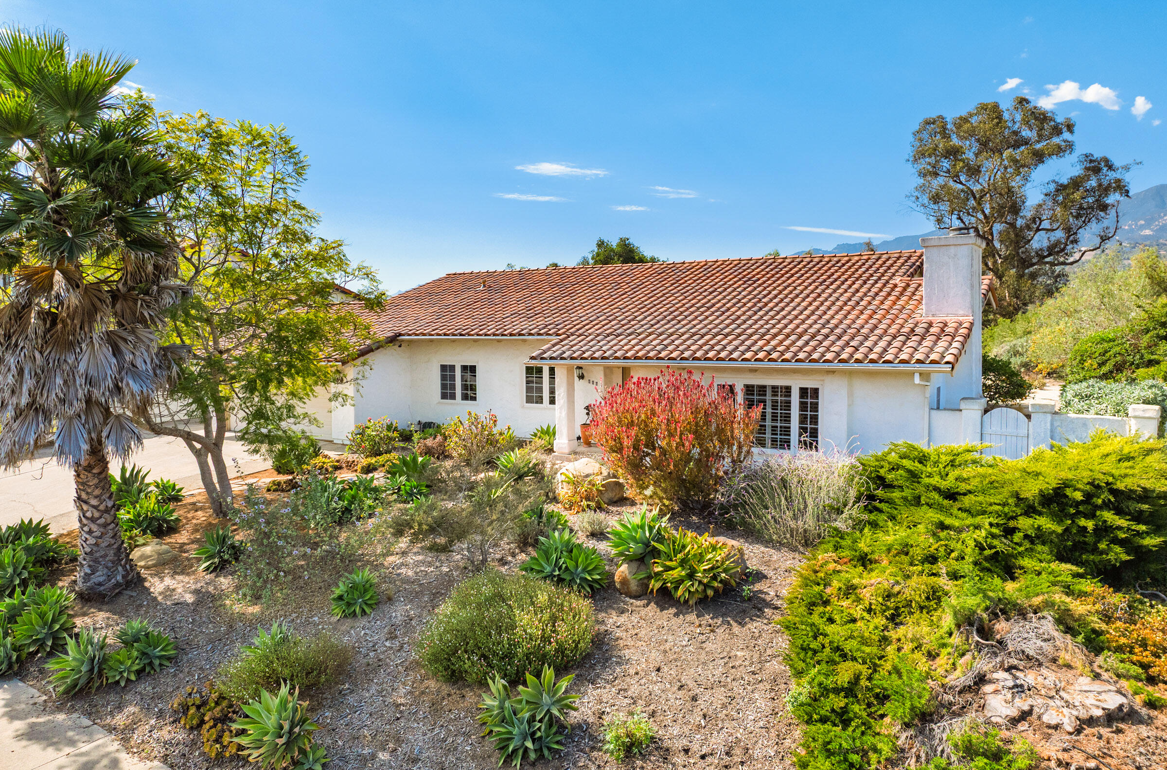 Santa Barbara, California 93105, United States, 4 Bedrooms Bedrooms, ,2 BathroomsBathrooms,Residential,Pending,199794