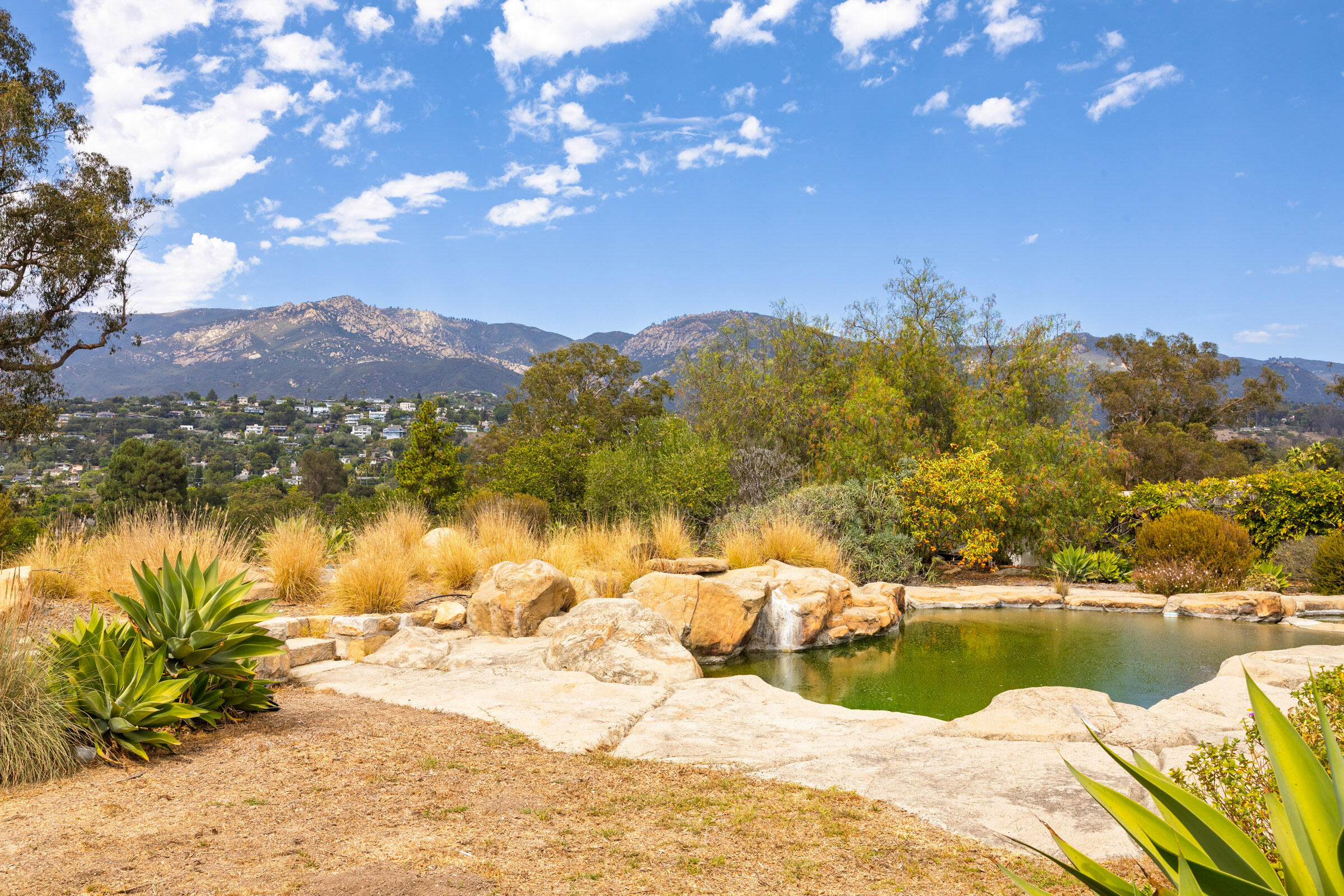 Santa Barbara, California 93105, United States, 4 Bedrooms Bedrooms, ,2 BathroomsBathrooms,Residential,Pending,199794