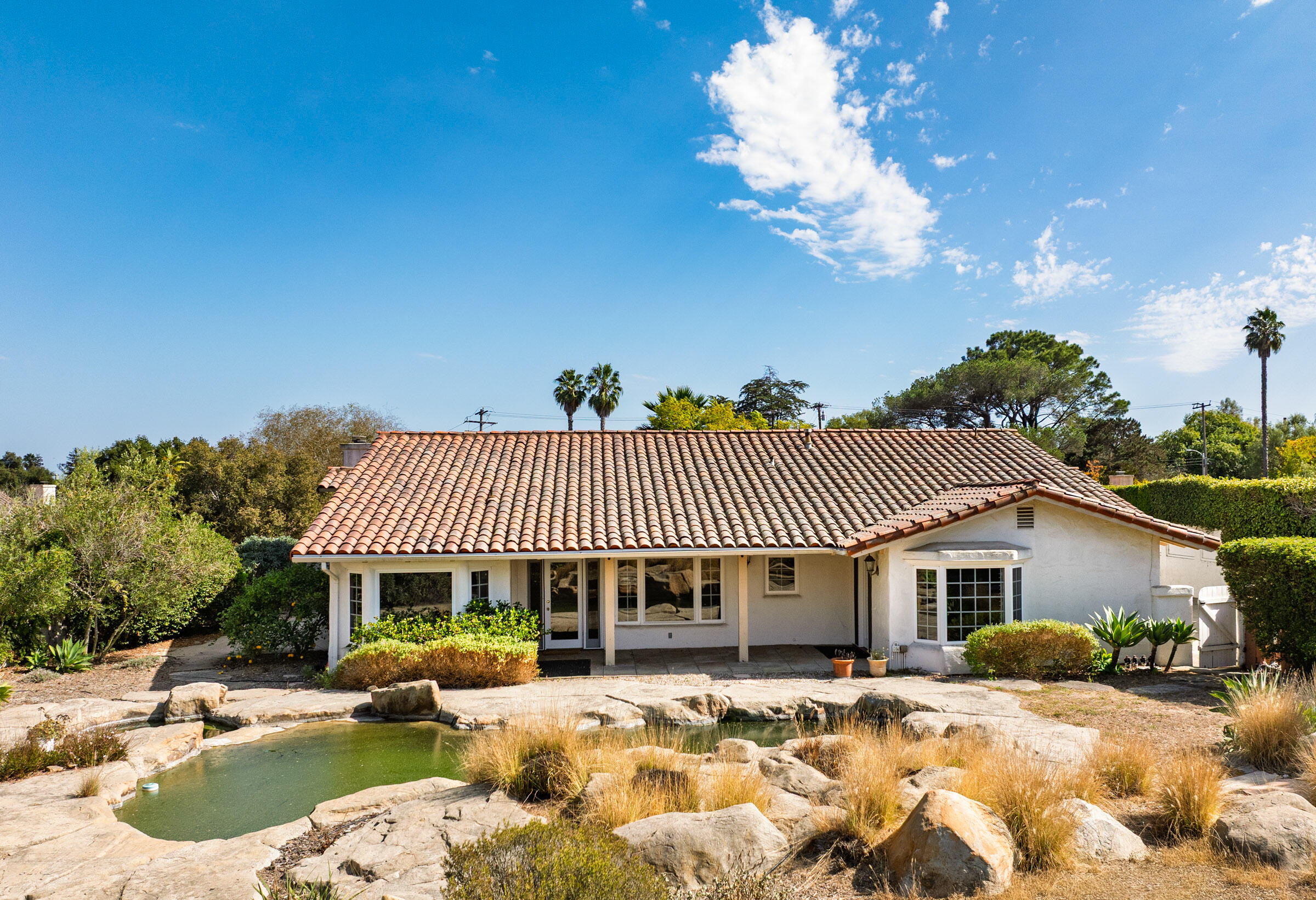 Santa Barbara, California 93105, United States, 4 Bedrooms Bedrooms, ,2 BathroomsBathrooms,Residential,Pending,199794