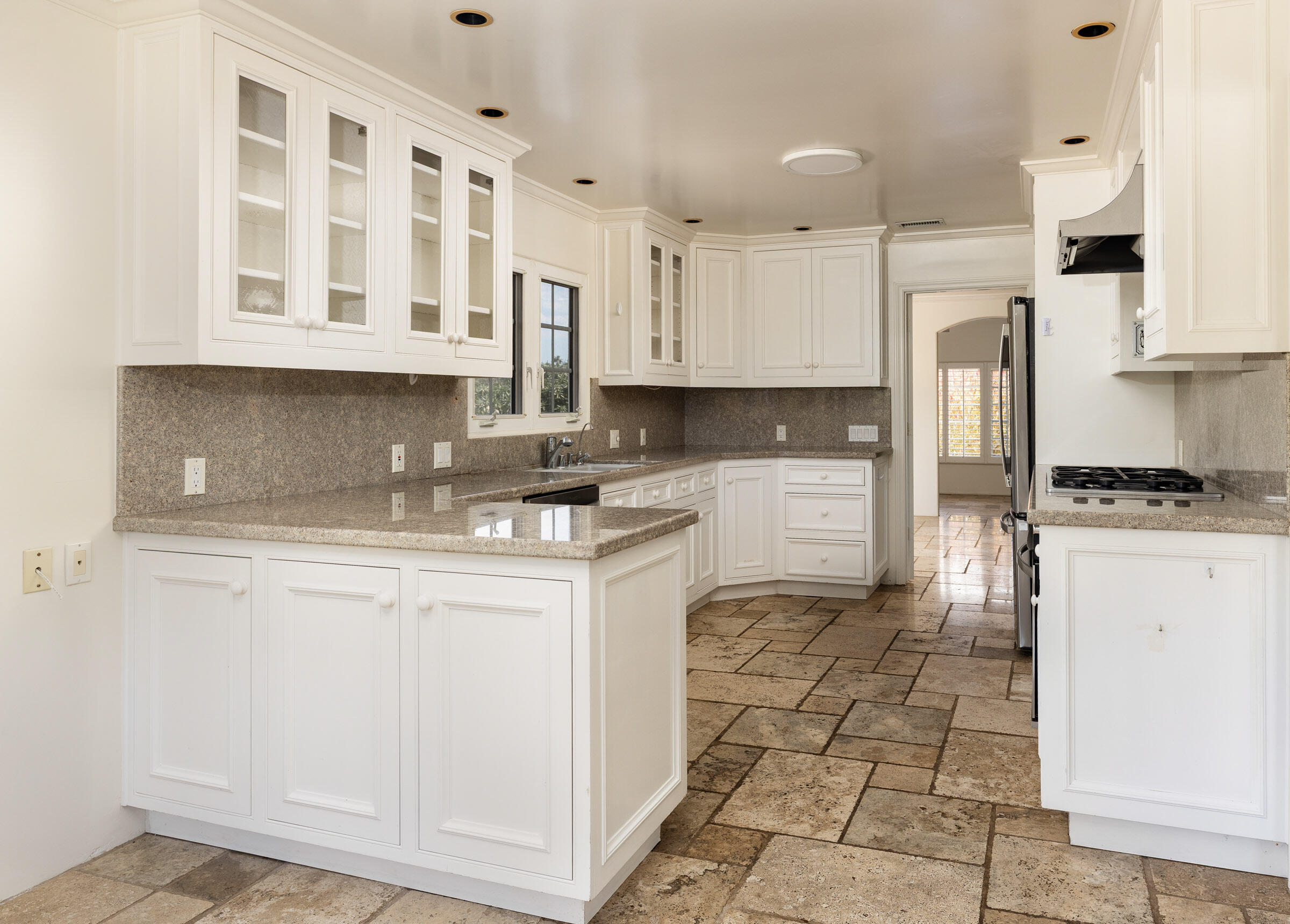 Santa Barbara, California 93105, United States, 4 Bedrooms Bedrooms, ,2 BathroomsBathrooms,Residential,Pending,199794