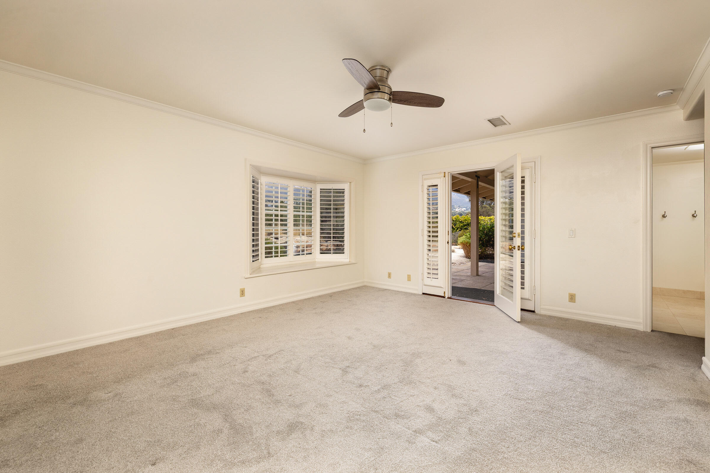 Santa Barbara, California 93105, United States, 4 Bedrooms Bedrooms, ,2 BathroomsBathrooms,Residential,Pending,199794