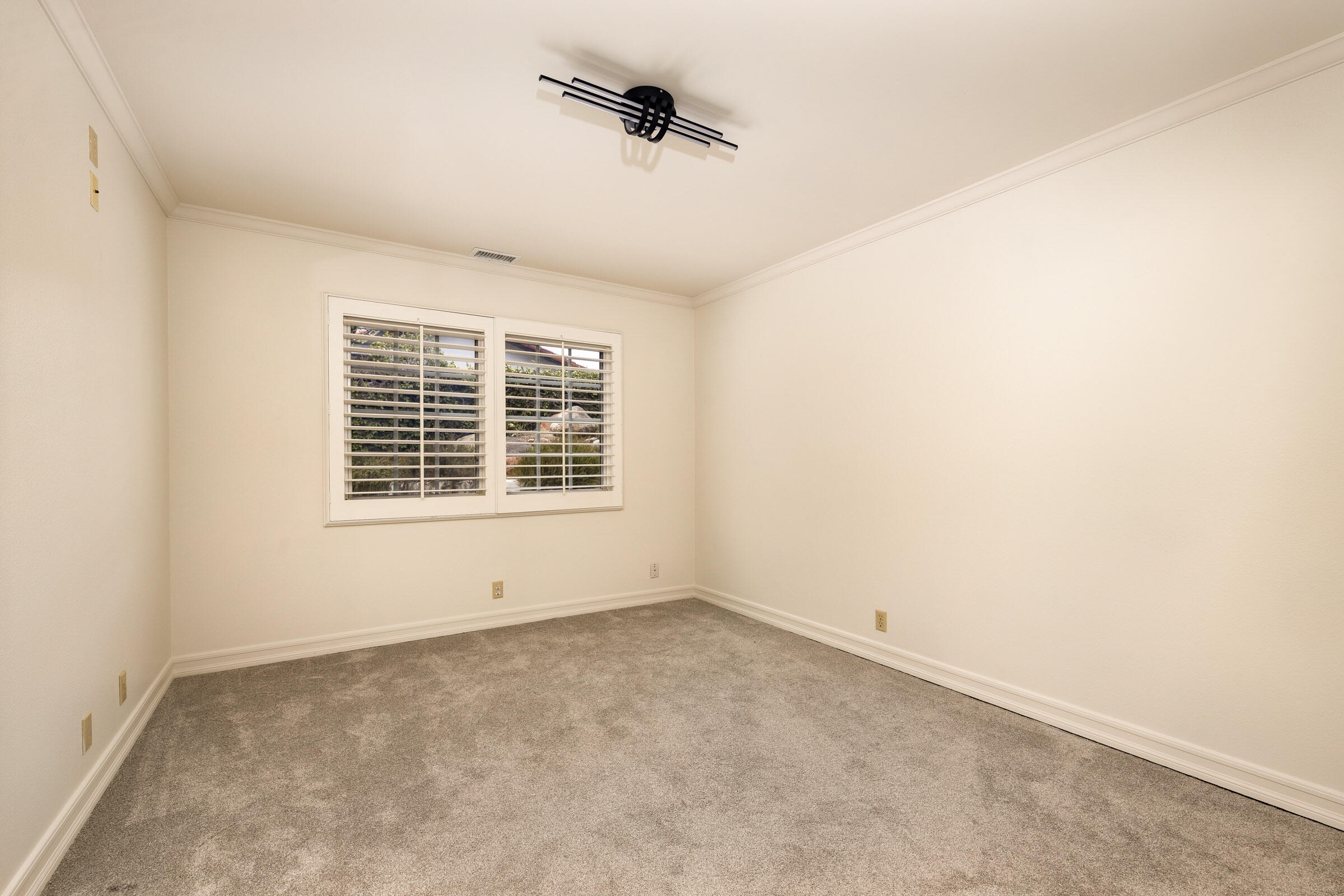 Santa Barbara, California 93105, United States, 4 Bedrooms Bedrooms, ,2 BathroomsBathrooms,Residential,Pending,199794