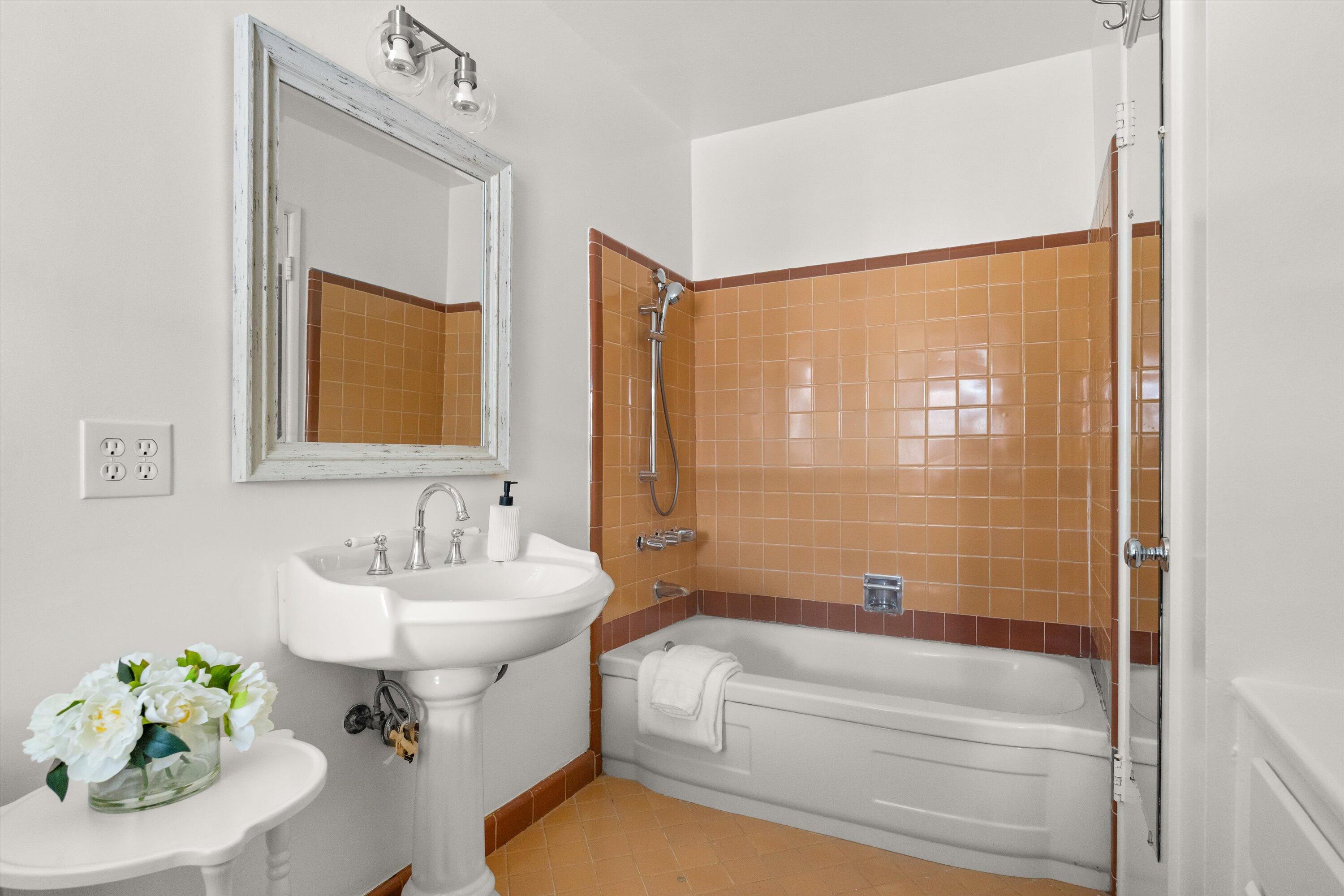 Santa Barbara, California 93109, United States, 3 Bedrooms Bedrooms, ,1 BathroomBathrooms,Residential,Active,155318