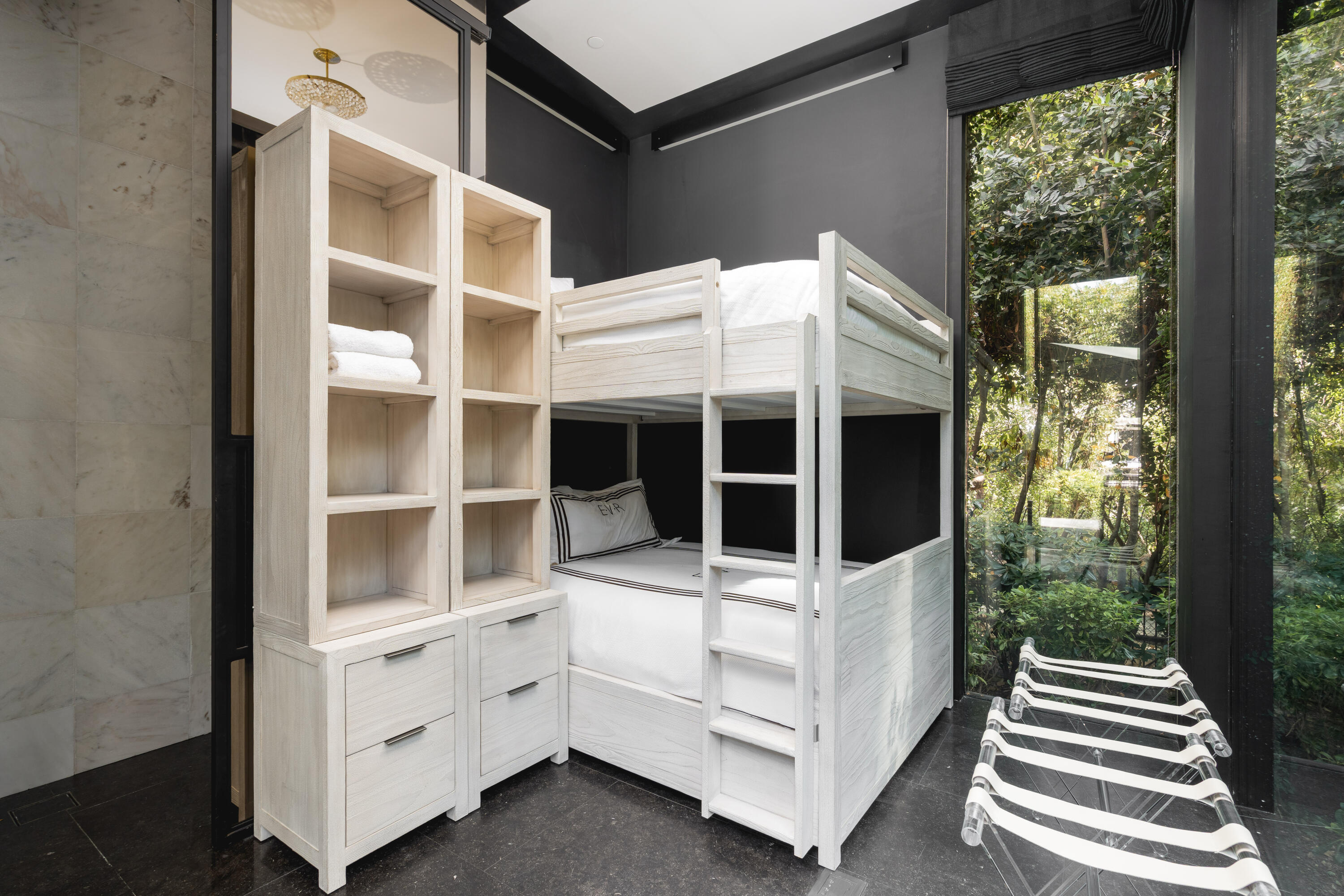 Montecito, California 93108, United States, 4 Bedrooms Bedrooms, ,6 BathroomsBathrooms,Residential,Active,199426