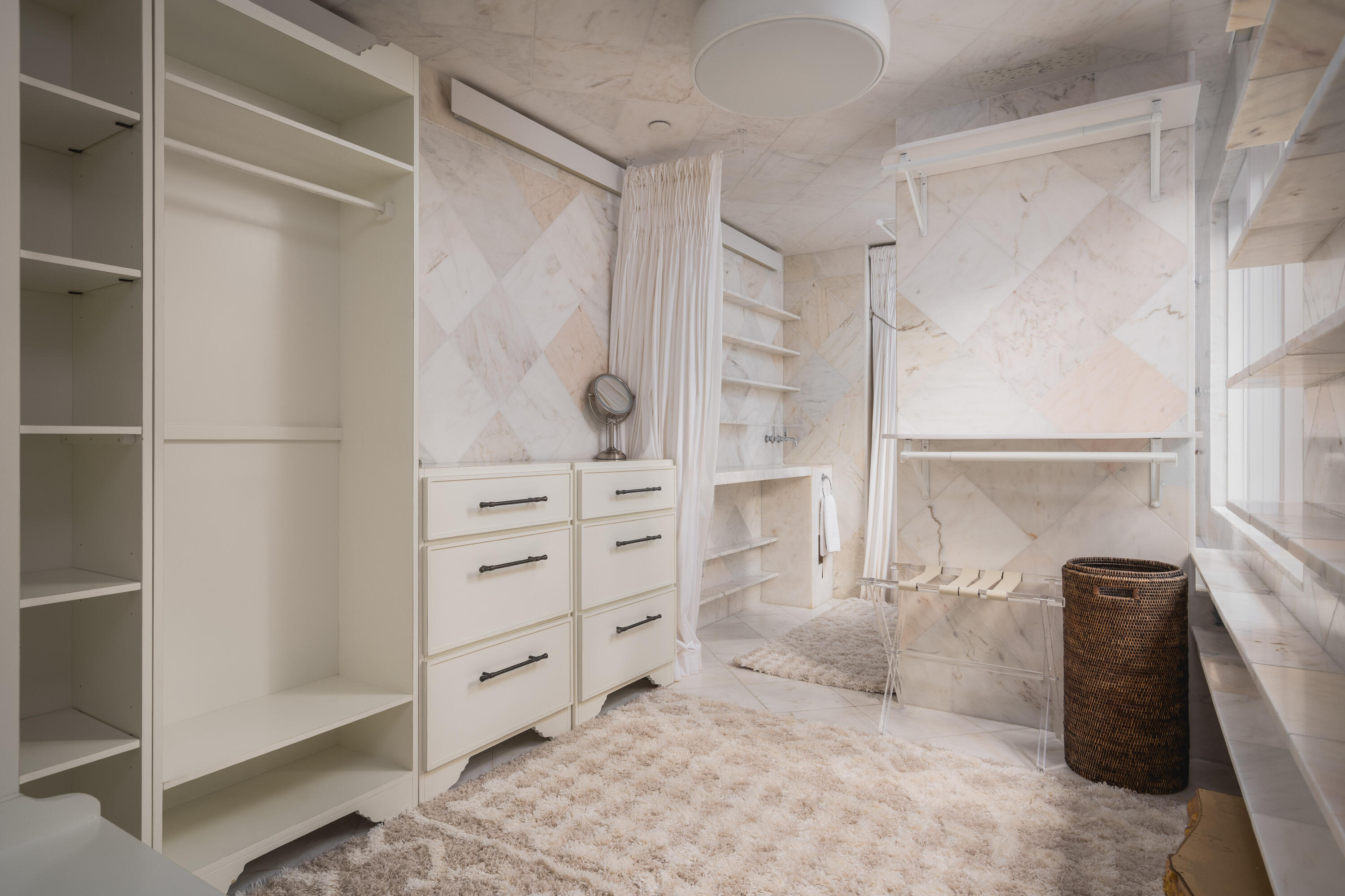 Montecito, California 93108, United States, 4 Bedrooms Bedrooms, ,6 BathroomsBathrooms,Residential,Active,199426