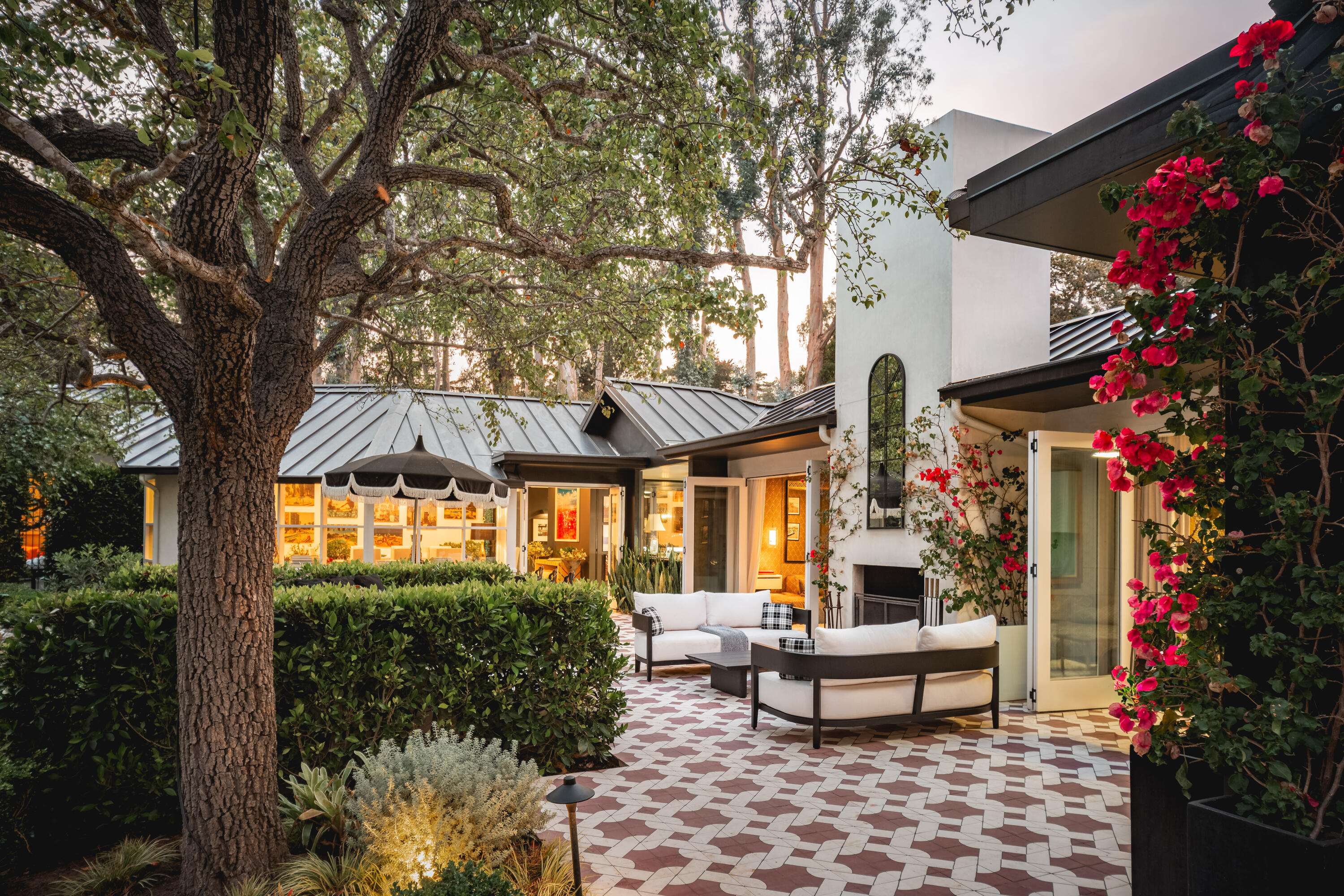 Montecito, California 93108, United States, 4 Bedrooms Bedrooms, ,6 BathroomsBathrooms,Residential,Active,199426