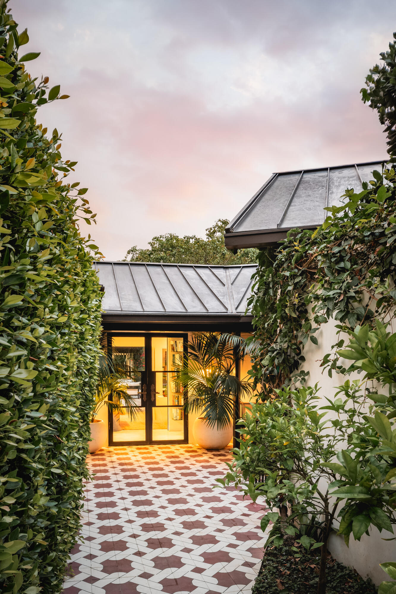 Montecito, California 93108, United States, 4 Bedrooms Bedrooms, ,6 BathroomsBathrooms,Residential,Active,199426