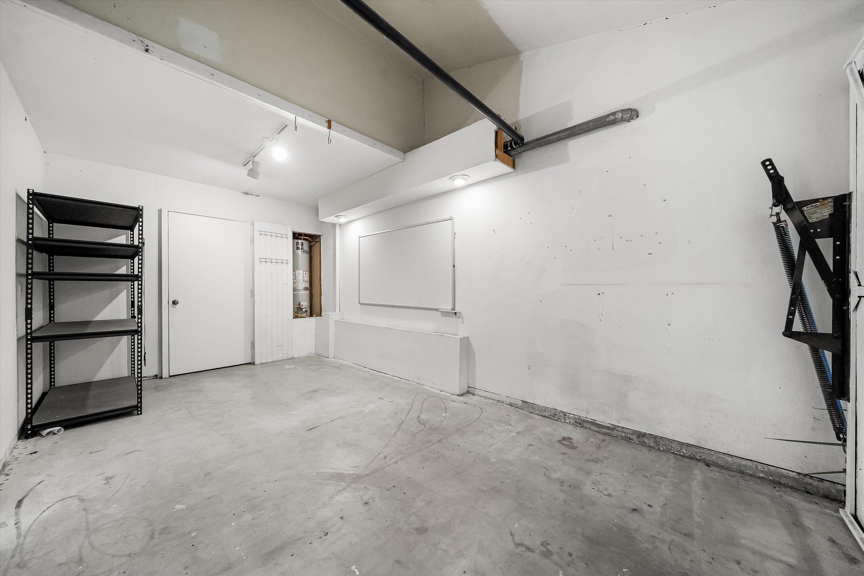 Santa Barbara, California 93101, United States, 1 Bedroom Bedrooms, ,1 BathroomBathrooms,Residential,Active,242445