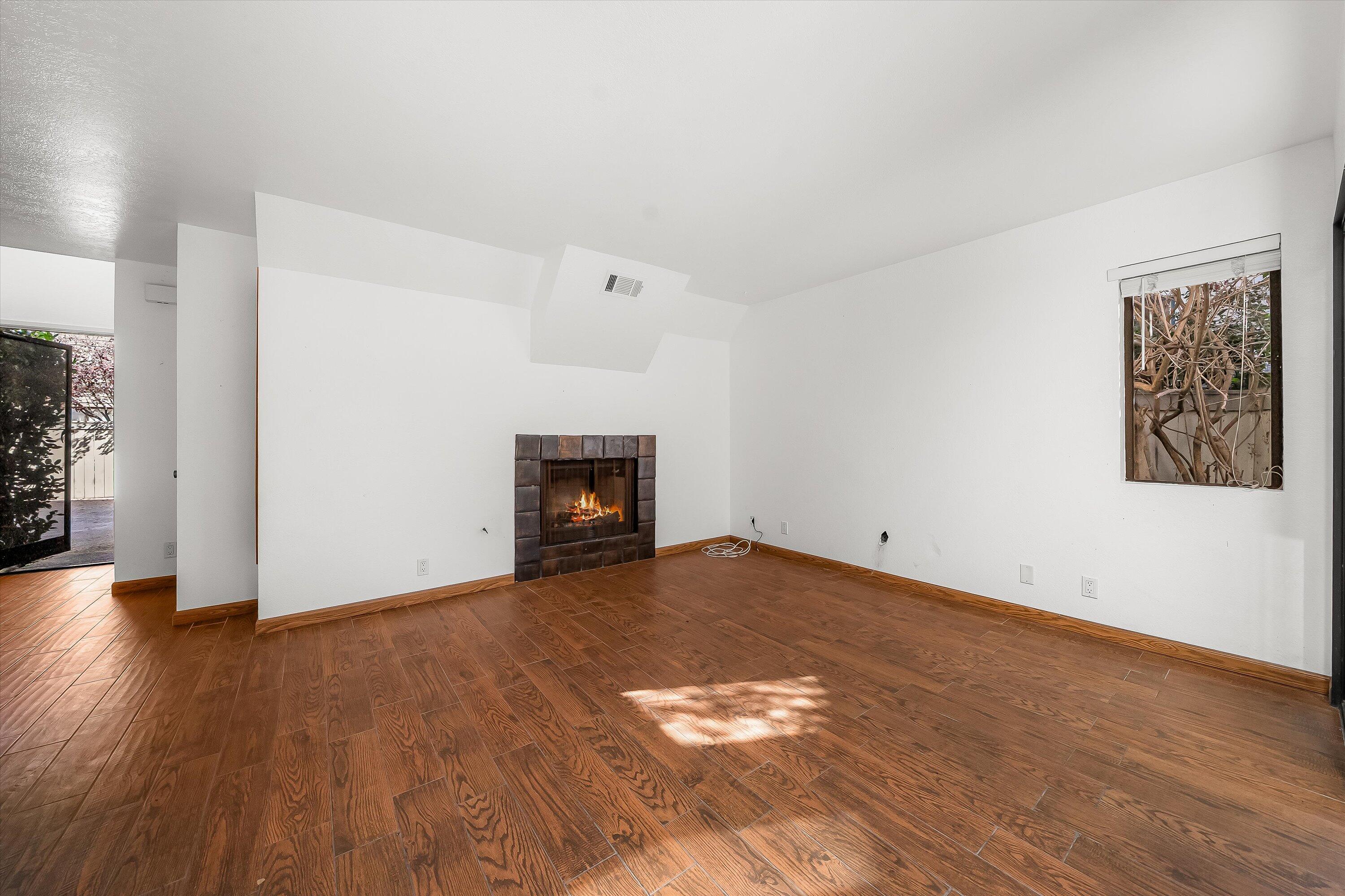 Santa Barbara, California 93101, United States, 1 Bedroom Bedrooms, ,1 BathroomBathrooms,Residential,Active,242445