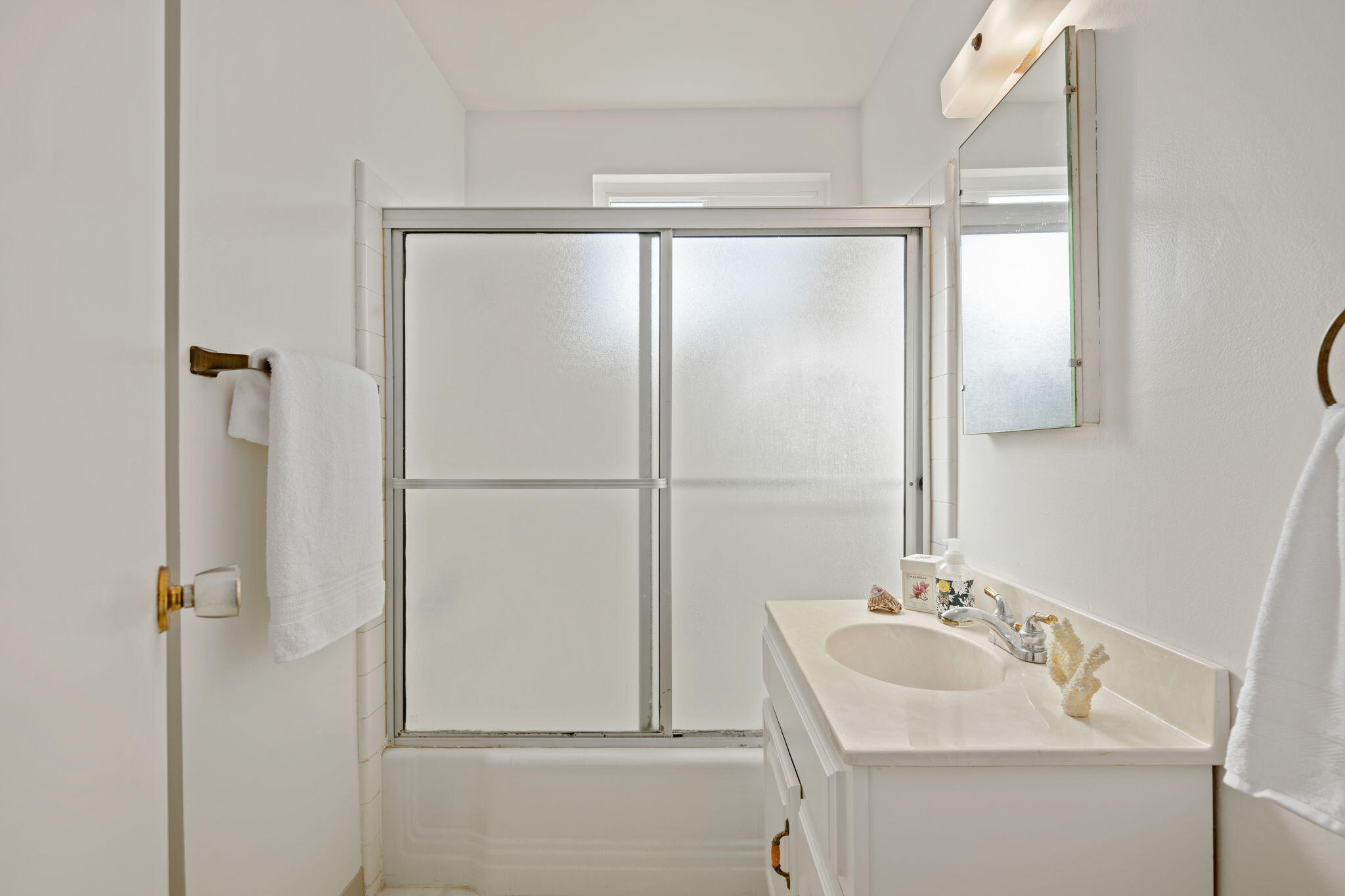 Goleta, California 93117, United States, 3 Bedrooms Bedrooms, ,2 BathroomsBathrooms,Residential,Pending,5584