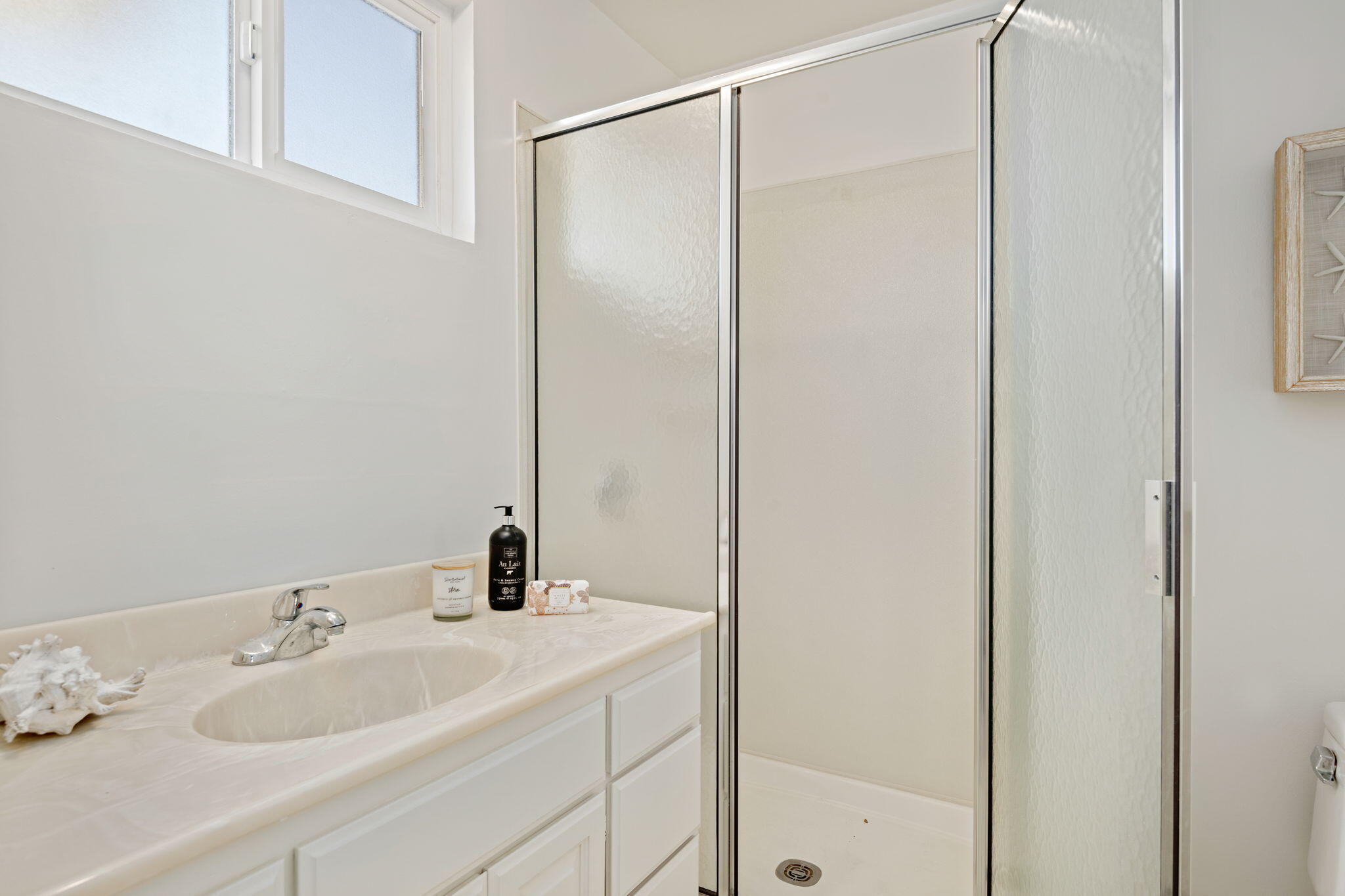 Goleta, California 93117, United States, 3 Bedrooms Bedrooms, ,2 BathroomsBathrooms,Residential,Pending,5584