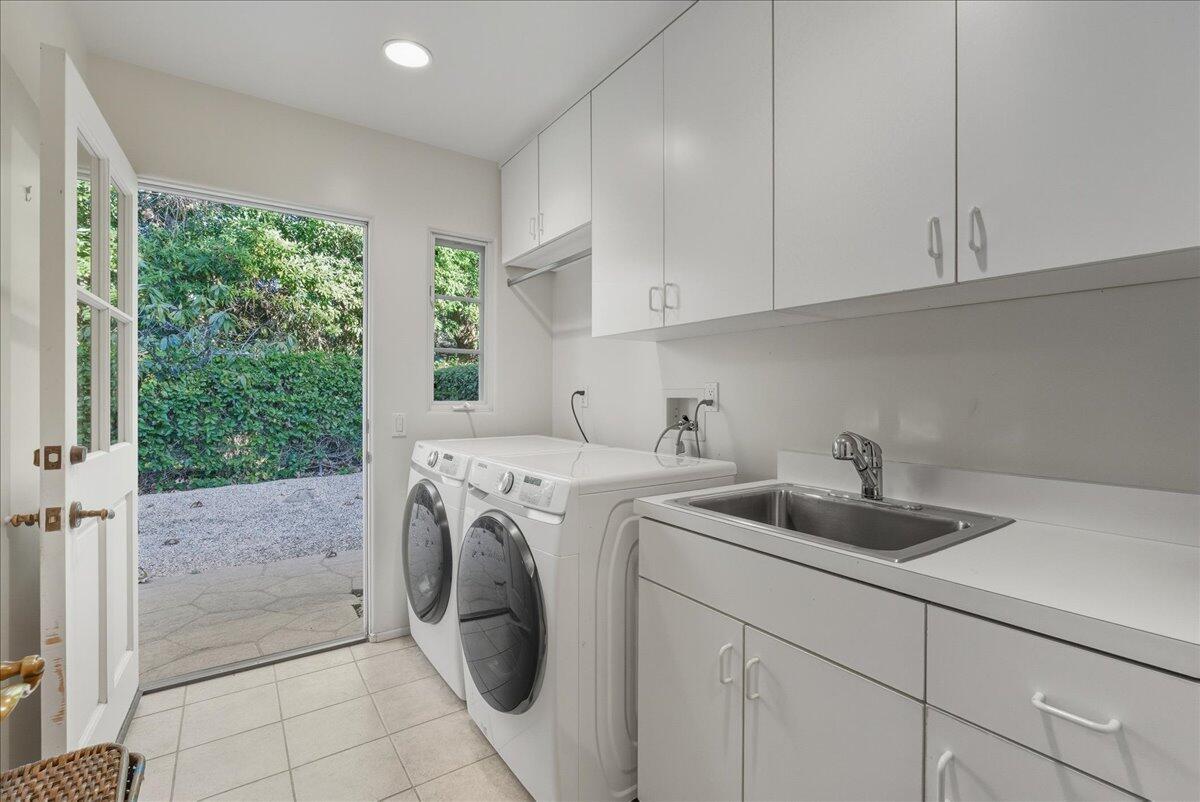 Montecito, California 93108, United States, 4 Bedrooms Bedrooms, ,4 BathroomsBathrooms,Residential,Active,241449